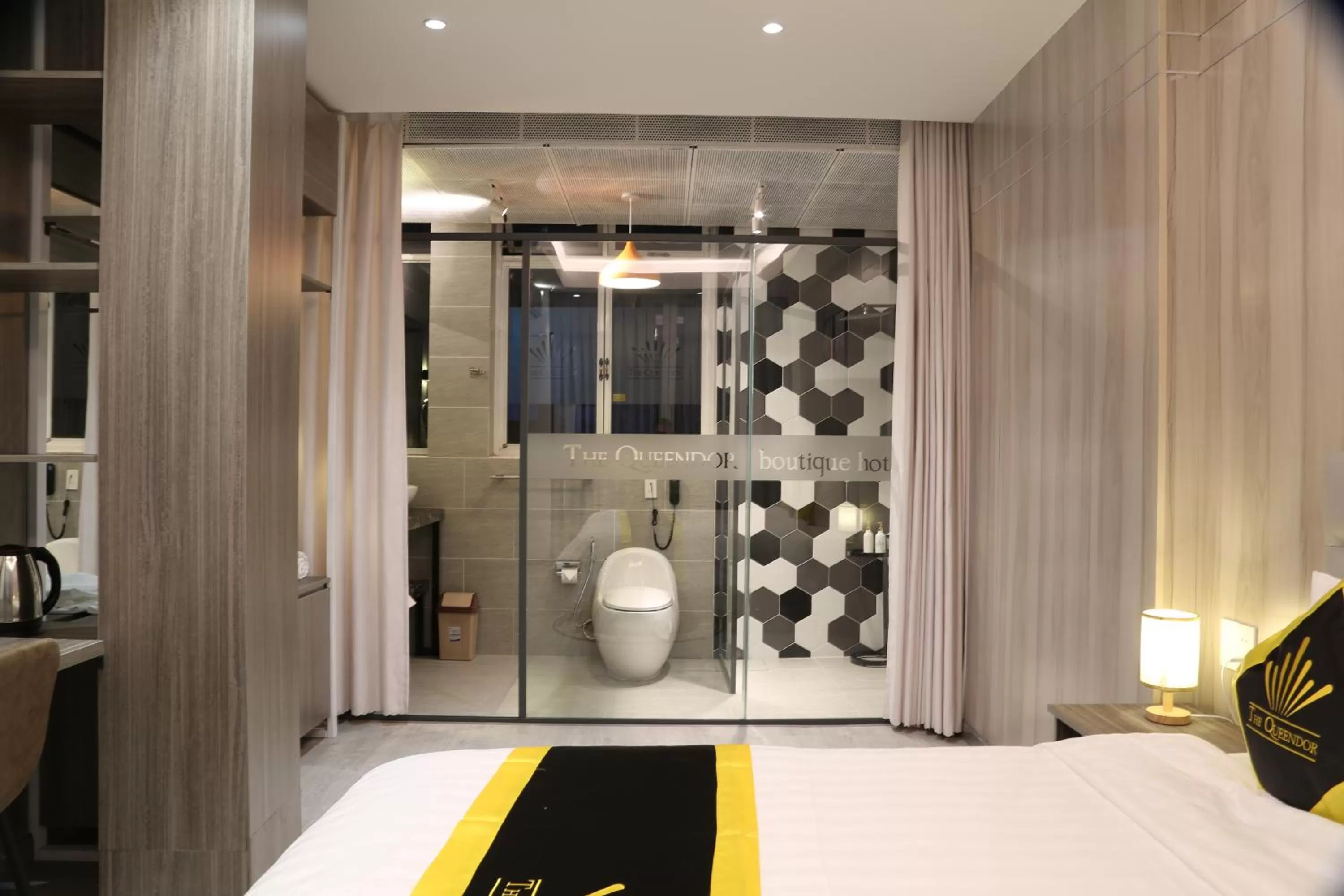 Bathroom, Bed in THE QUEENDOR BOUTIQUE HOTEL