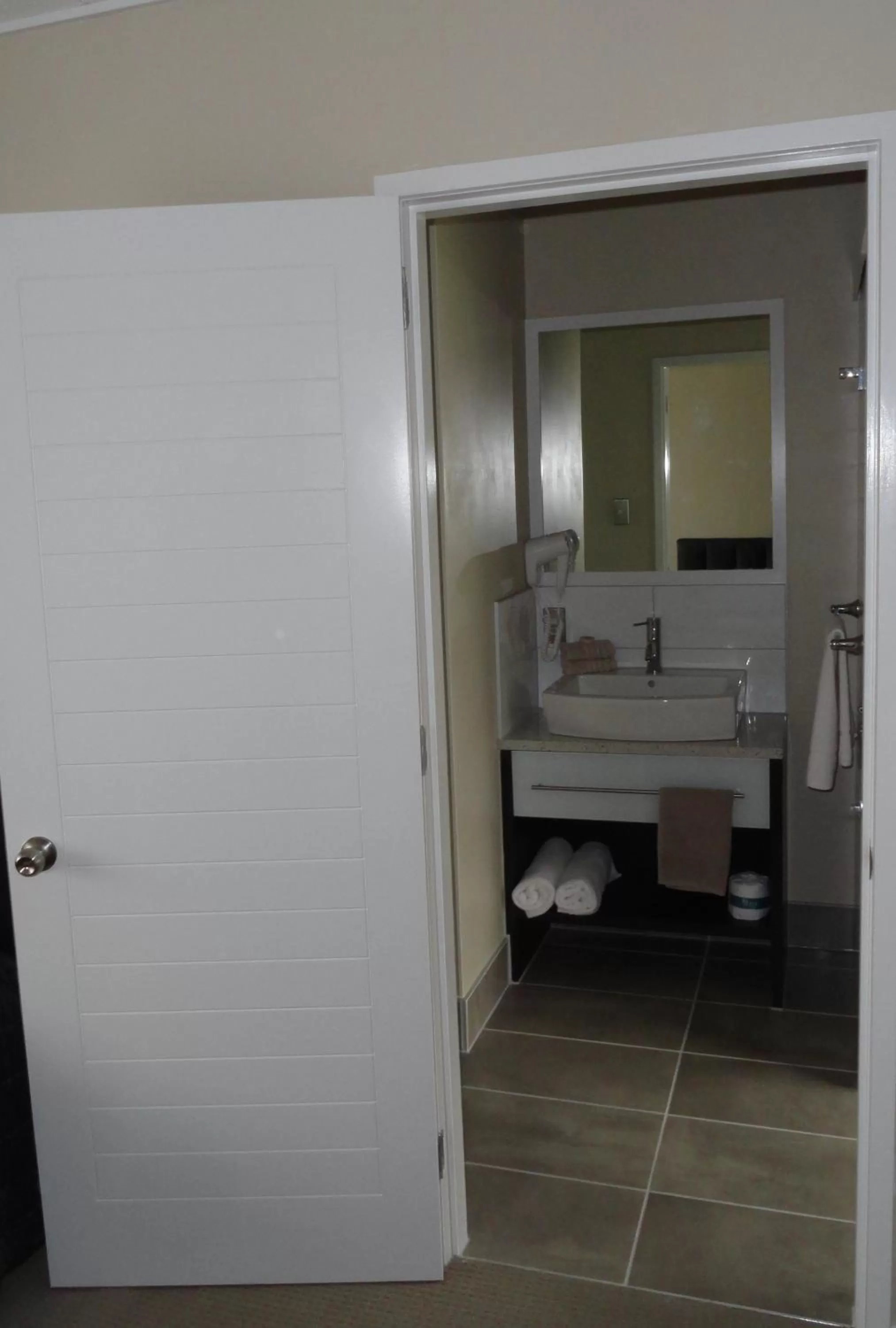 Bathroom in Aarburg Airport Motel