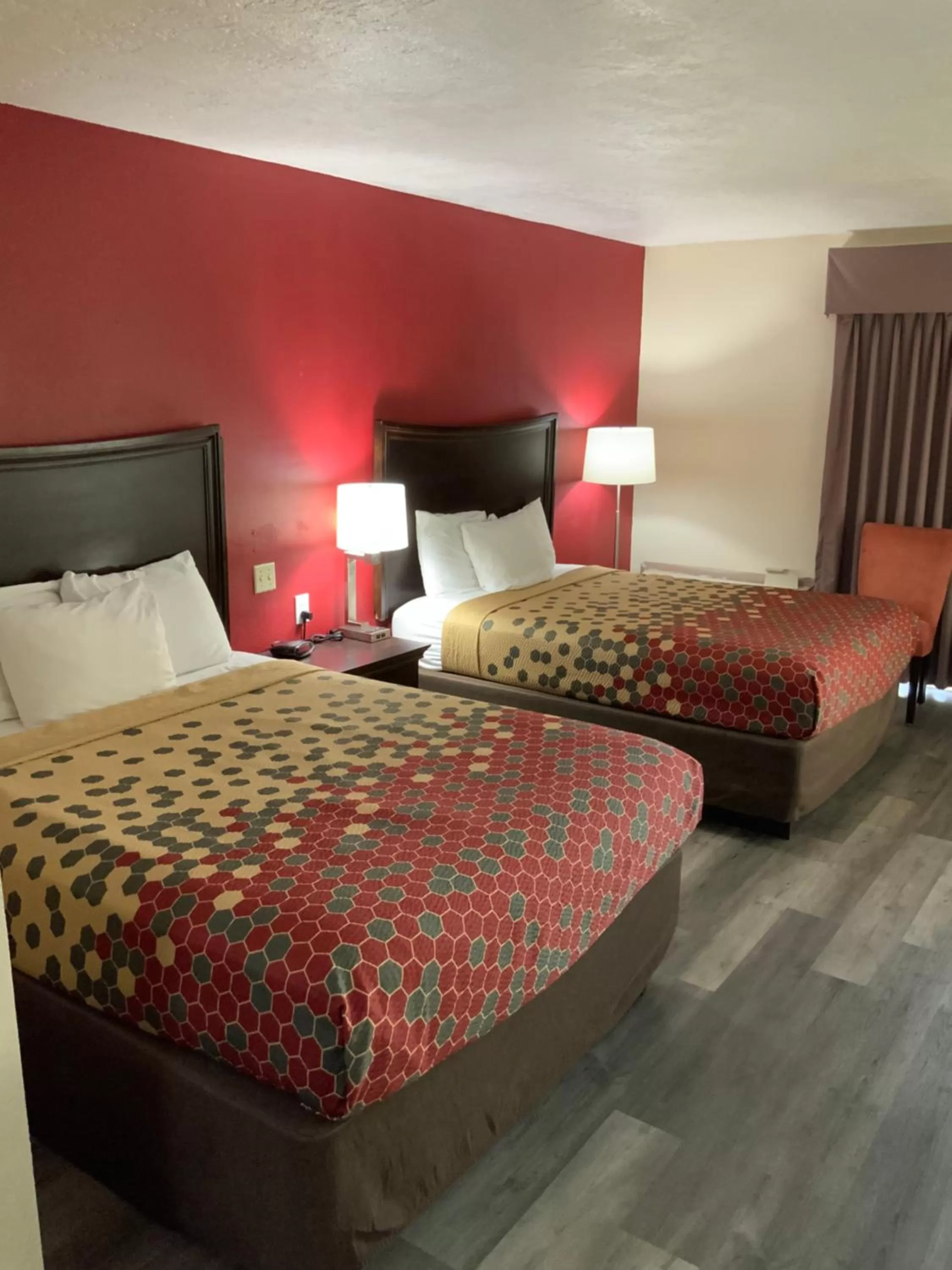 Bedroom, Bed in Perry Inn & Suites By Capital O National Fairground GA I 75