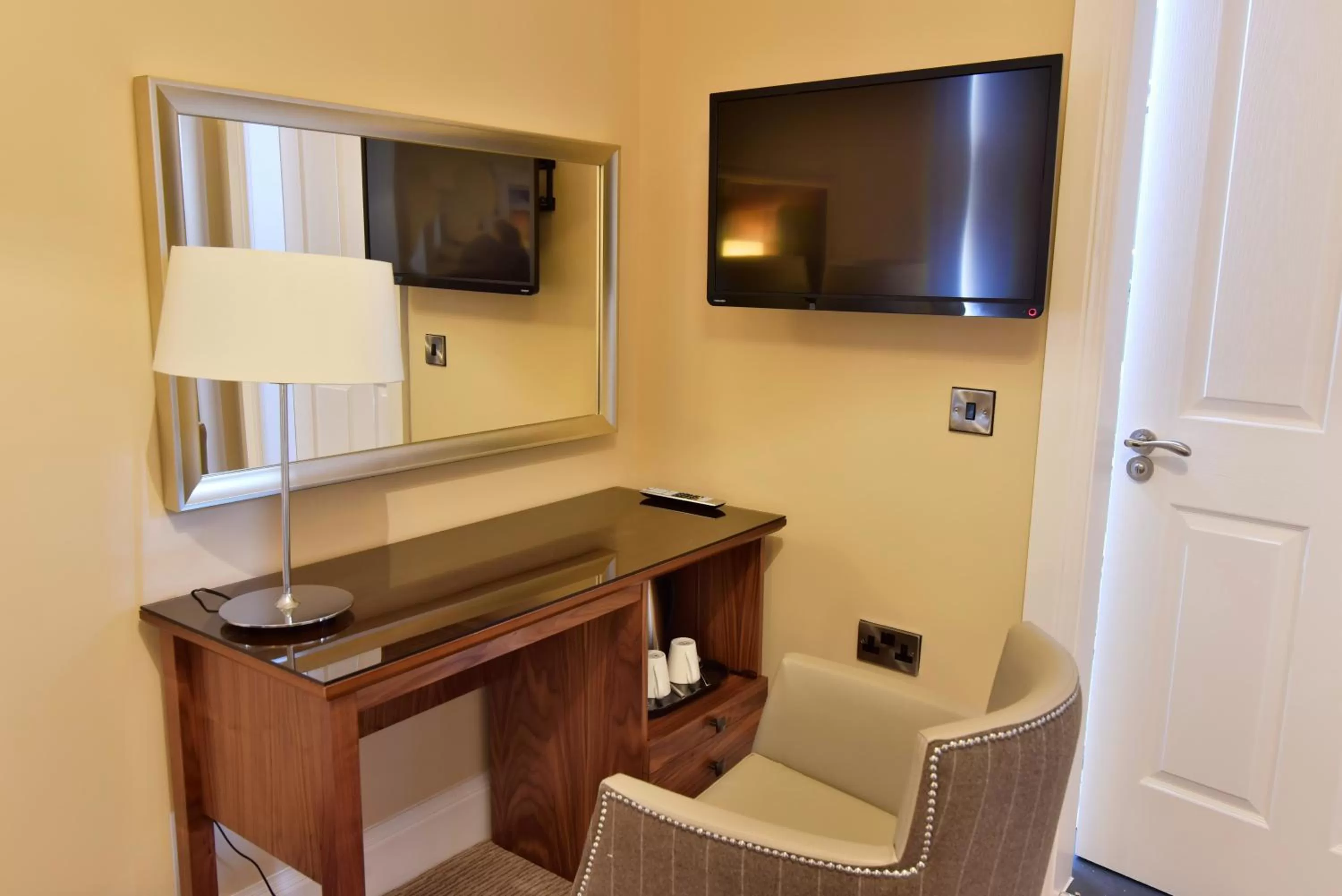 TV and multimedia in The Townhouse Aberfeldy - Rooms & Breakfast