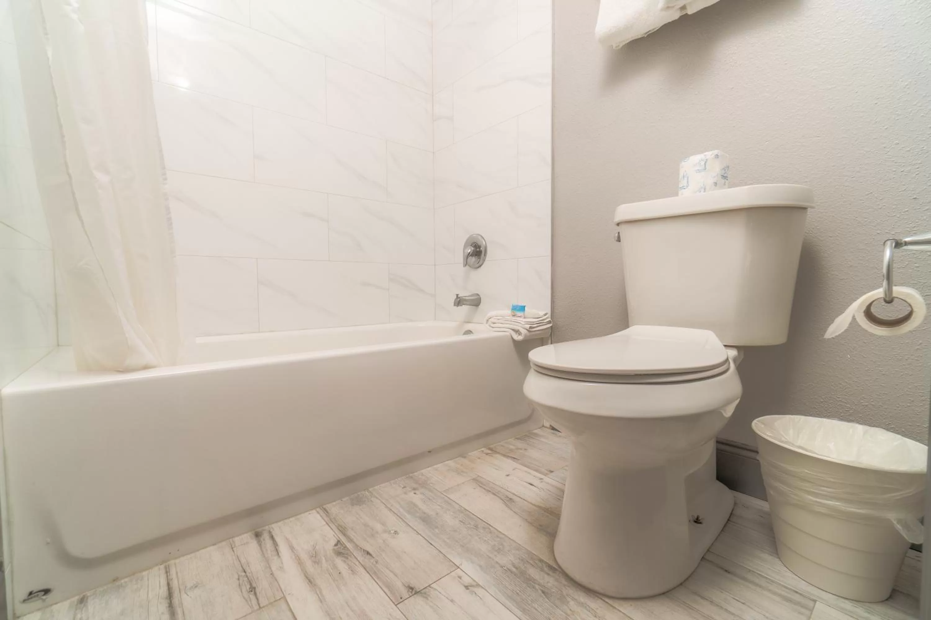 Toilet in Sunshine Inn