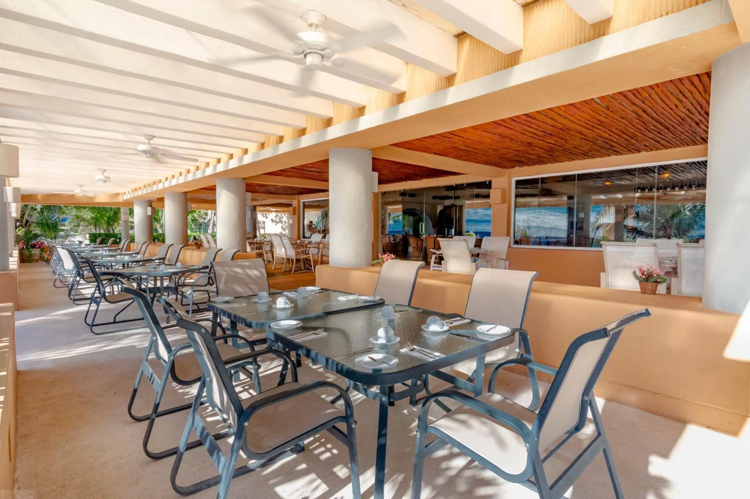 Restaurant/places to eat in Puerto Aventuras Hotel & Beach Club