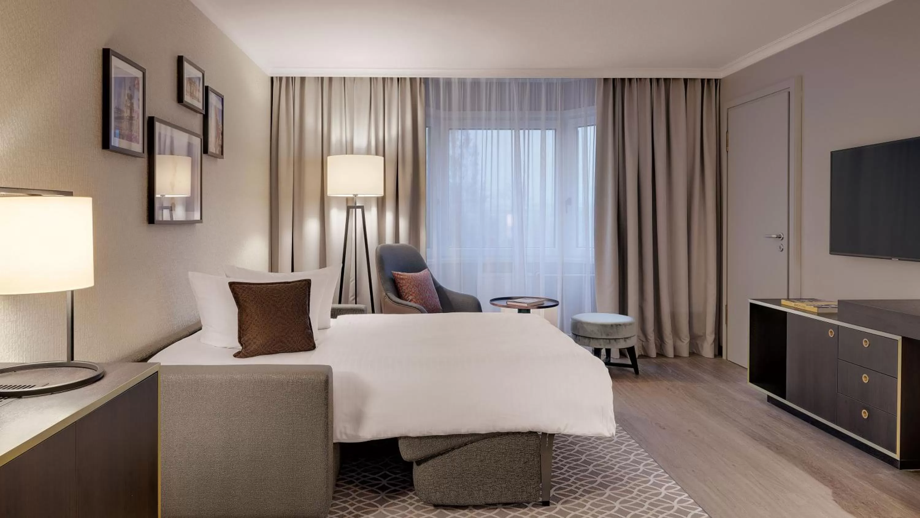 Photo of the whole room, Bed in Bilderberg Bellevue Hotel Dresden