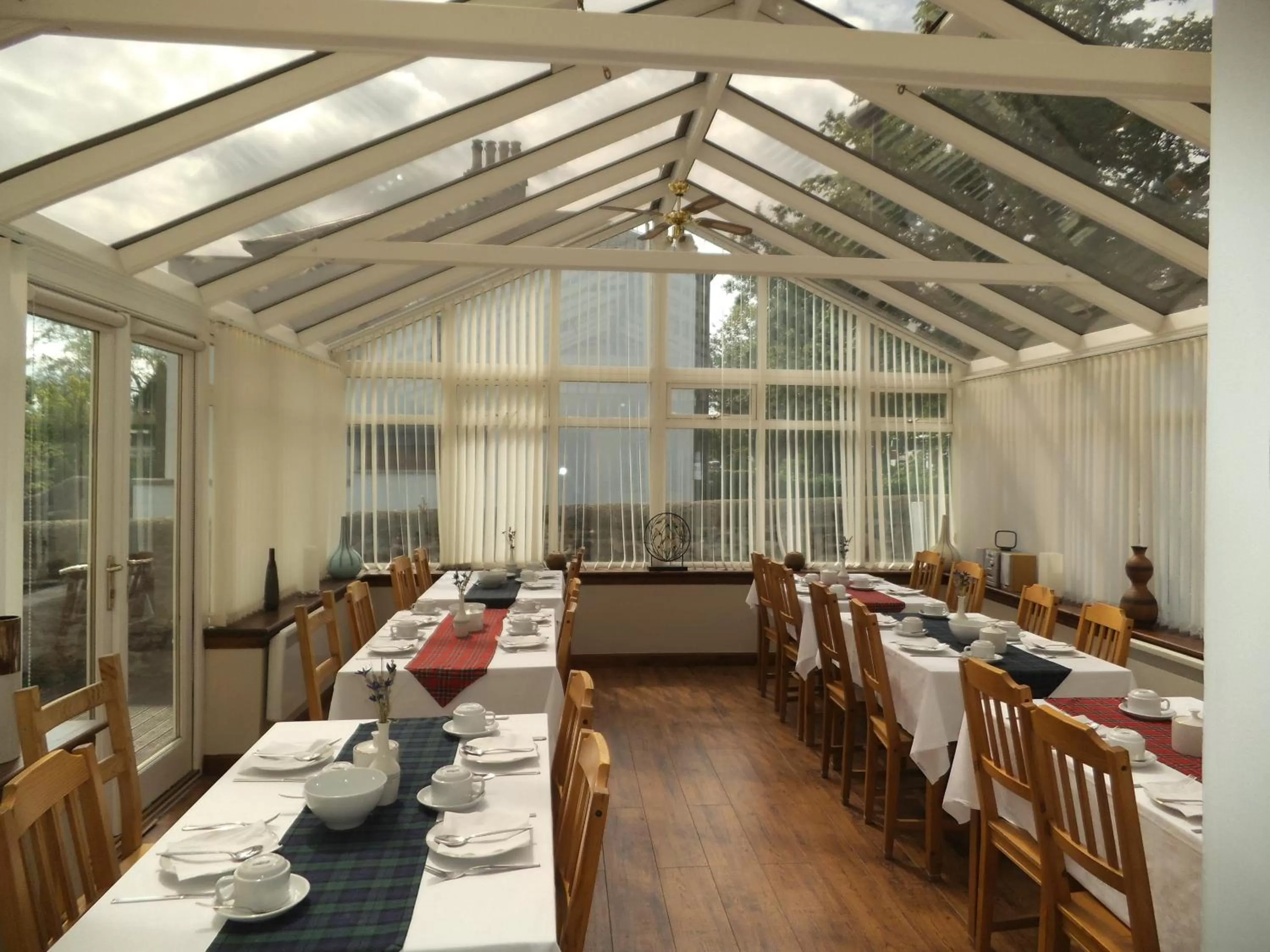 Restaurant/places to eat in Northumberland Hotel