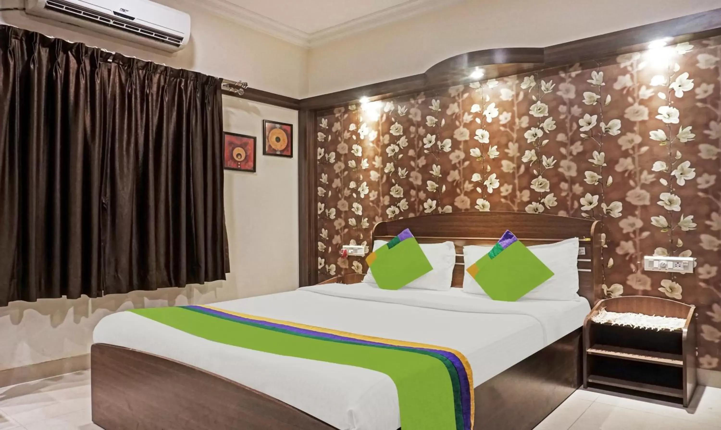 Deluxe Double Room - single occupancy in Treebo Excellent Home Deluxe Double Room - single occupancy in Treebo Excellent Home