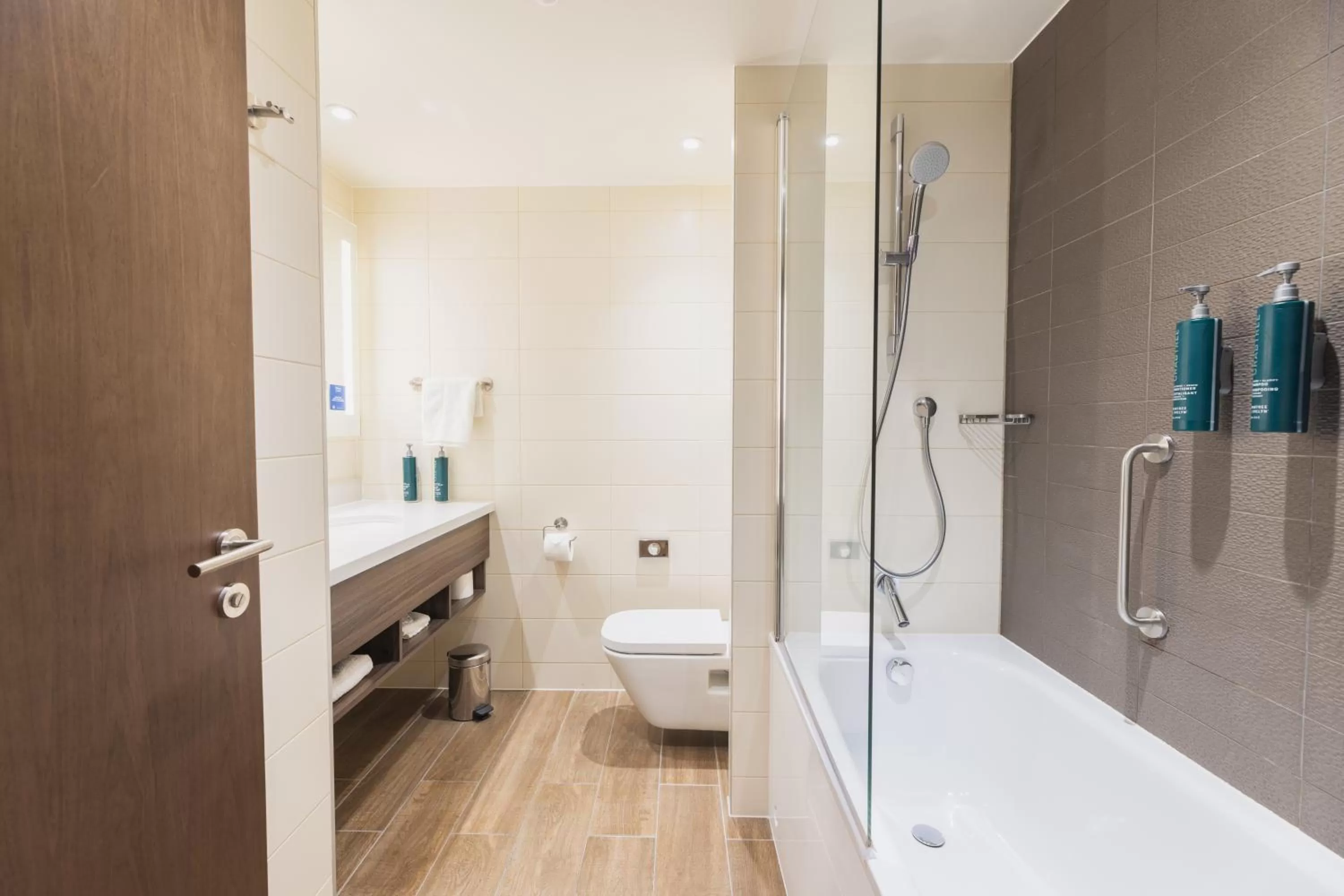 Shower in Hilton Garden Inn Birmingham Airport Uk