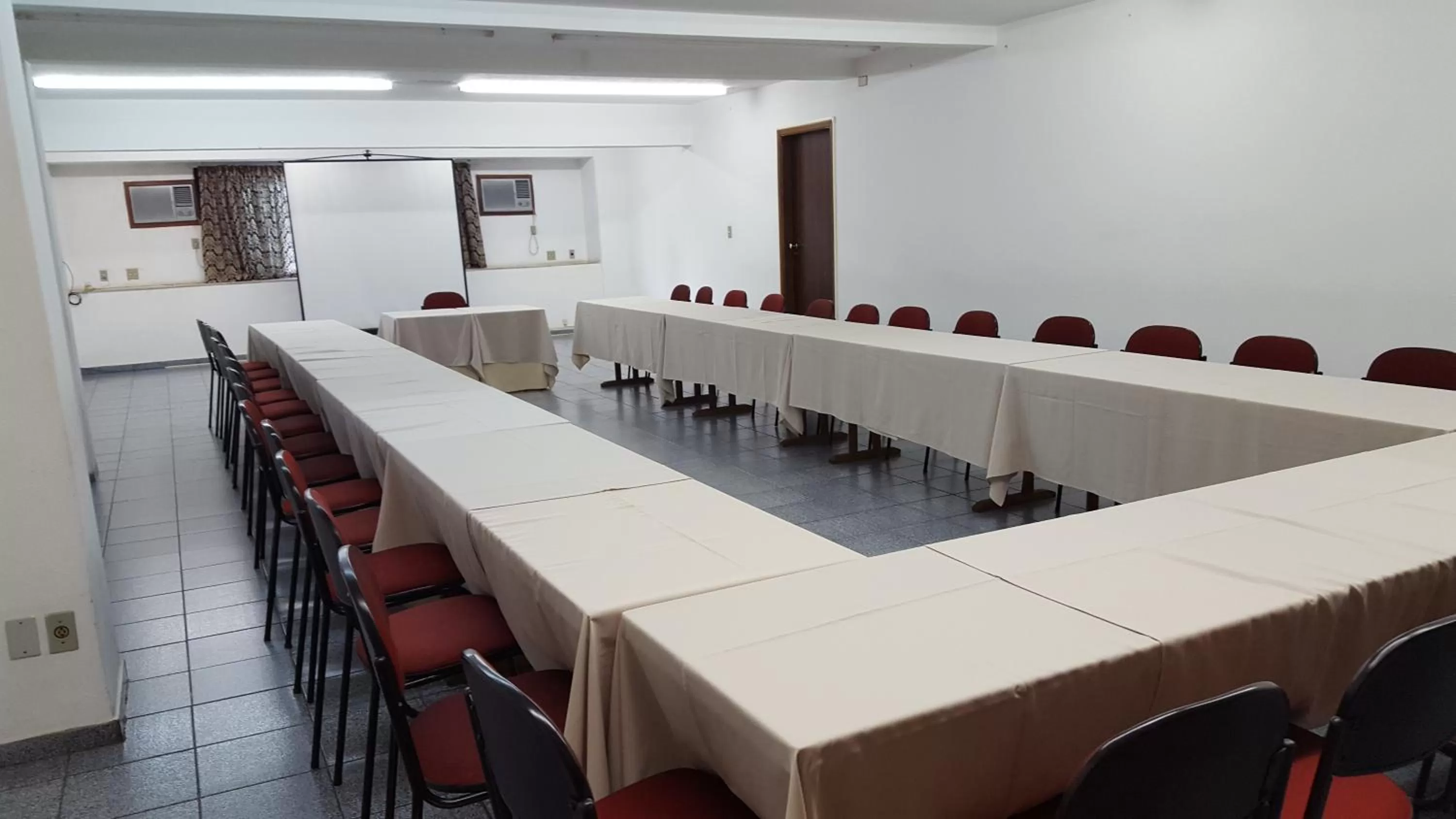 Meeting/conference room in Fenícia Palace Hotel