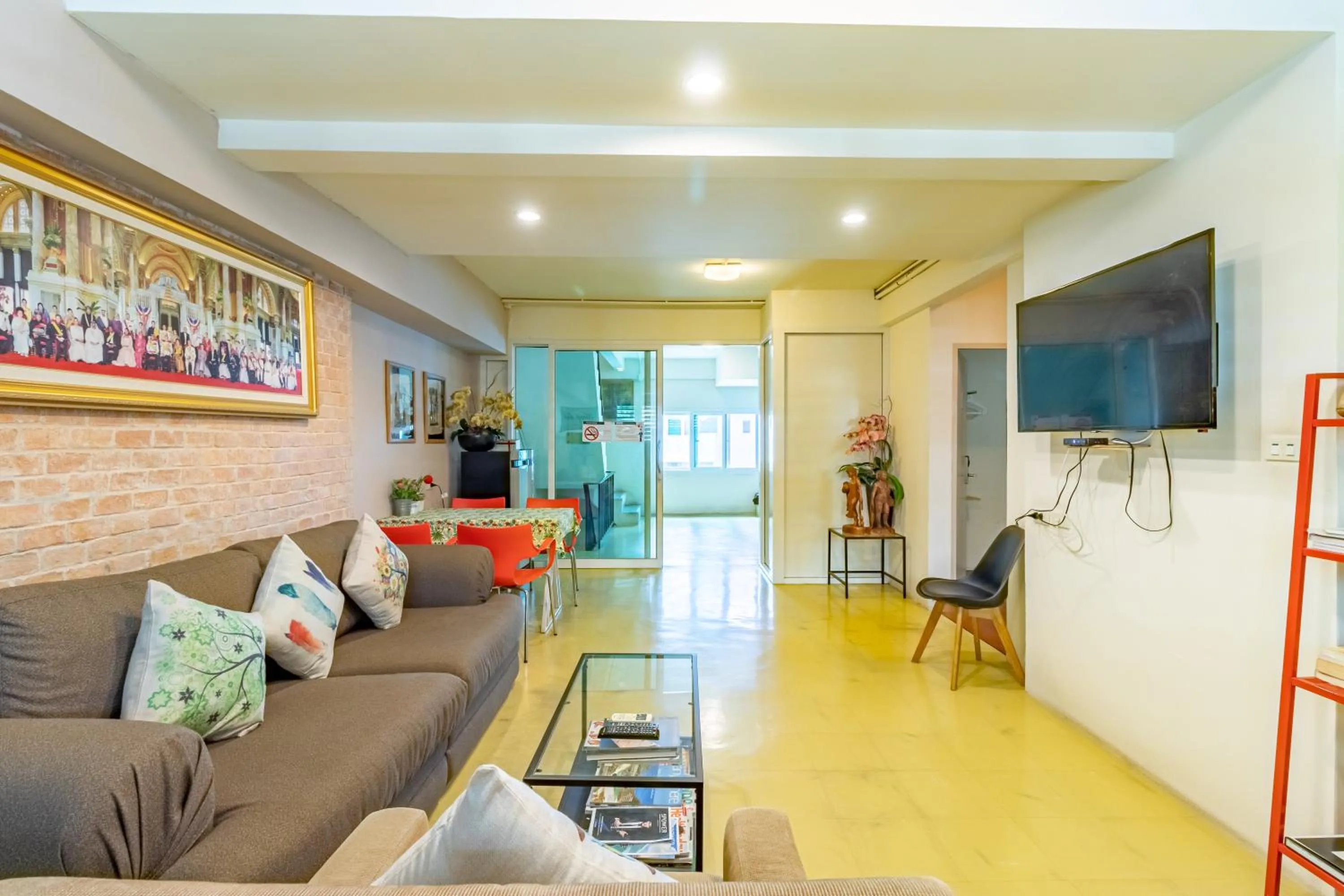 TV and multimedia in Sleep Dee Hostel