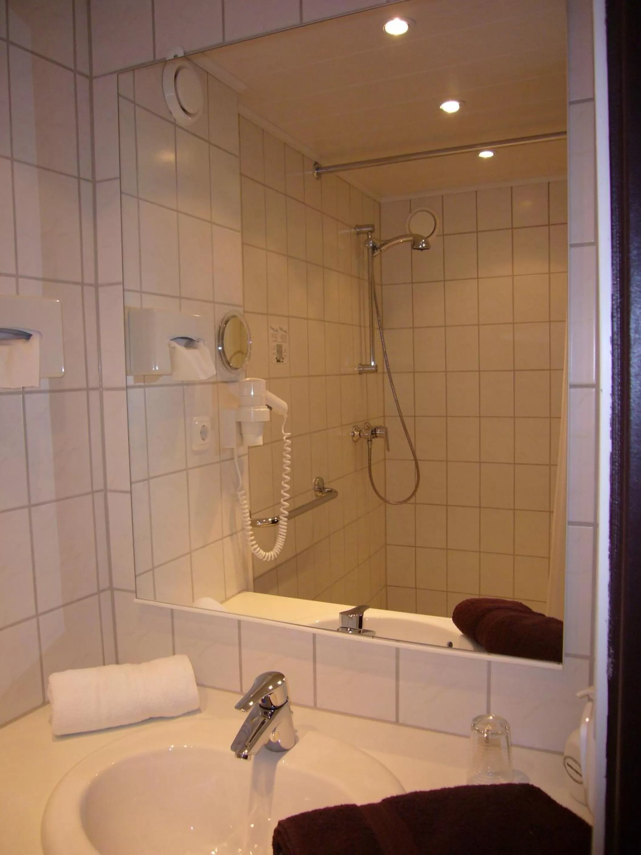 Shower in Klassik Hotel am Tor
