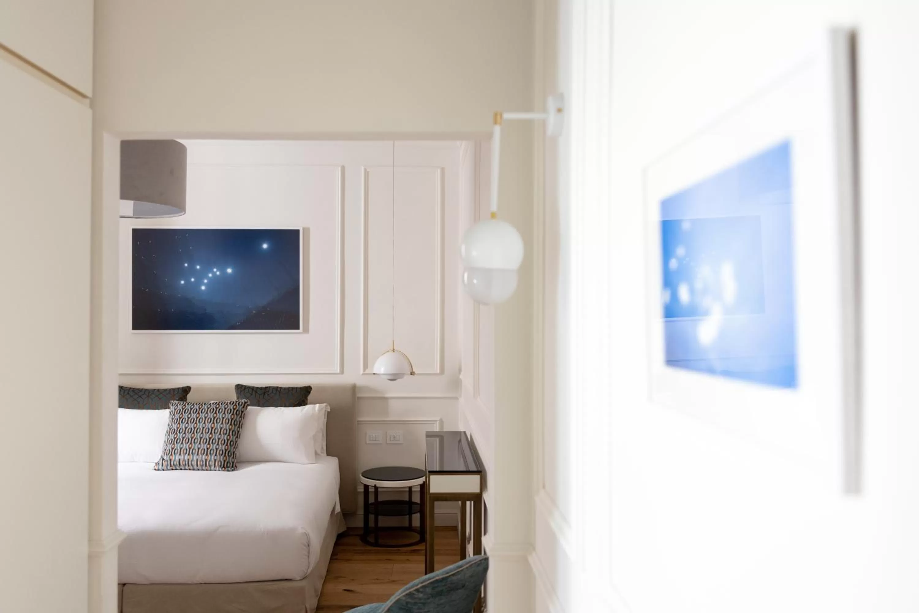 Coffee/tea facilities, Bed in Parisii Luxury Relais Rome