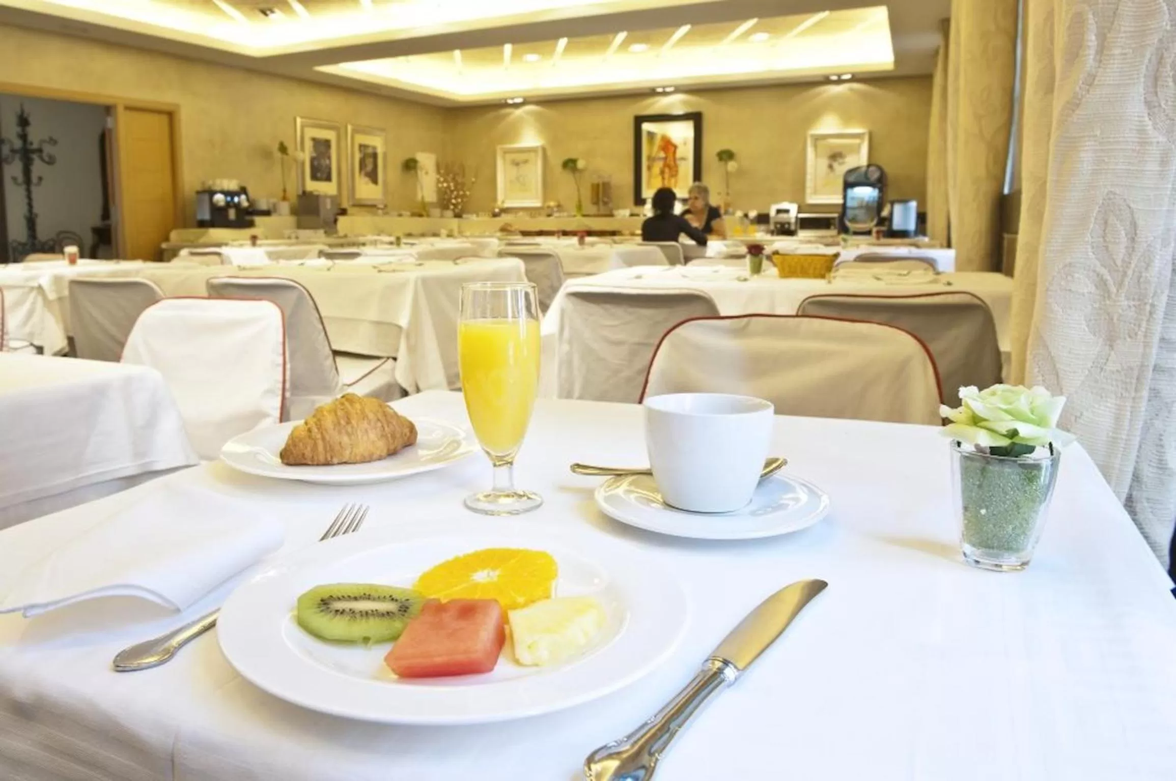 Restaurant/places to eat in Hotel Duran