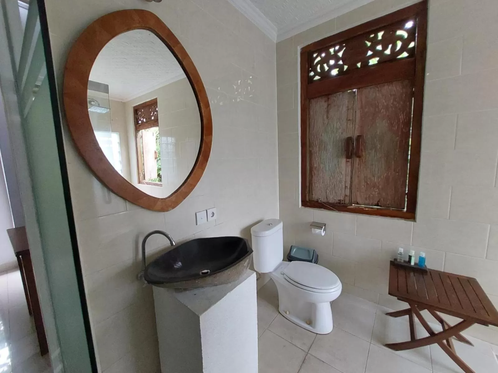 Toilet in Gusde Tranquil Villas by EPS