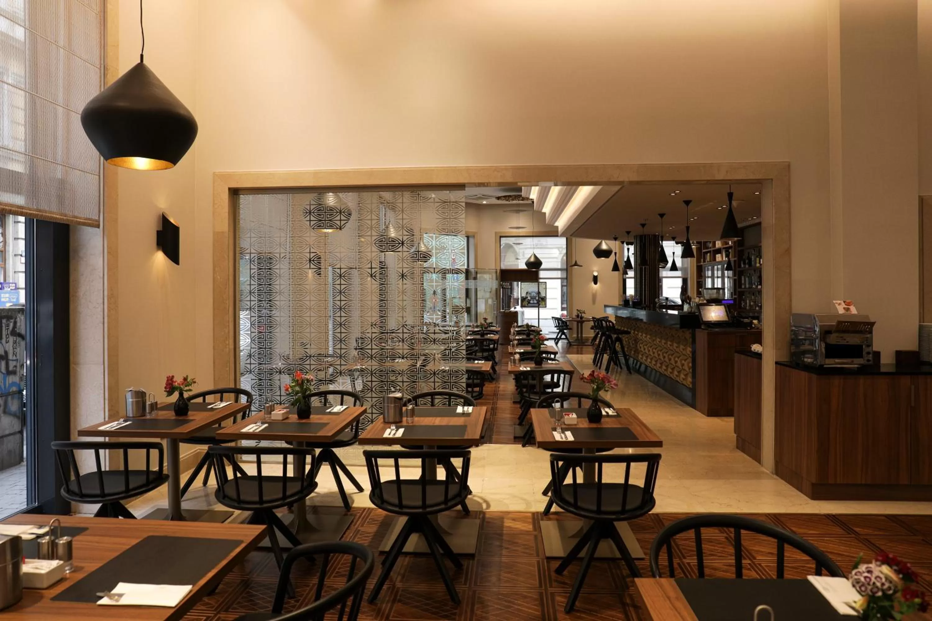 Restaurant/places to eat in Continental Hotel Budapest