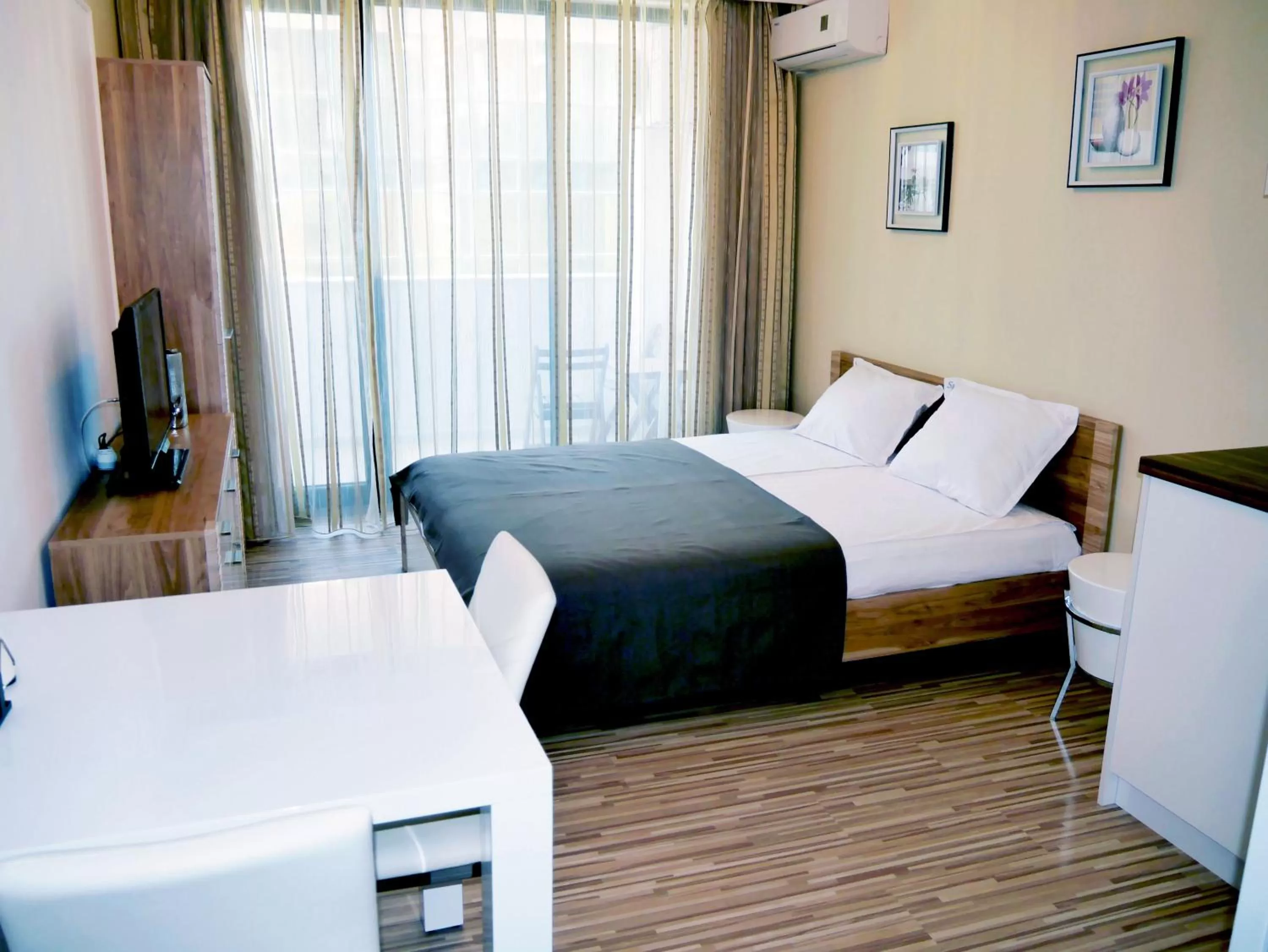 Bed in APART-HOTEL Stamopolu Lux с изглед към морето