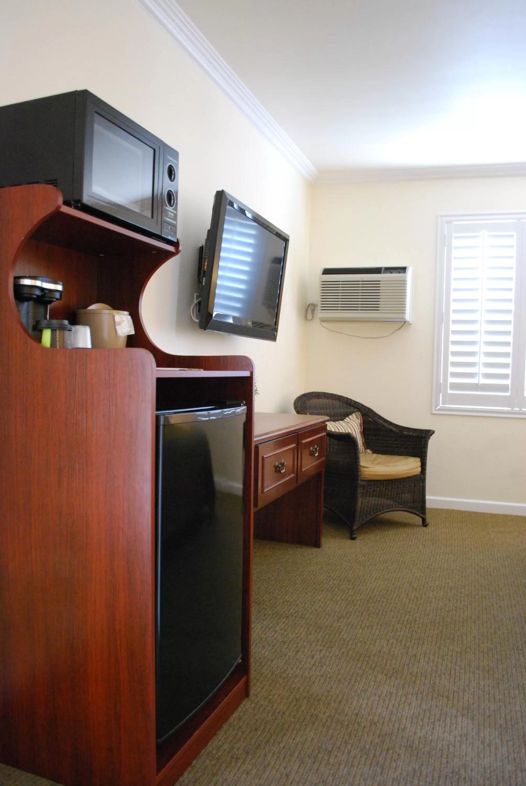 Day in Bella Capri Inn and Suites