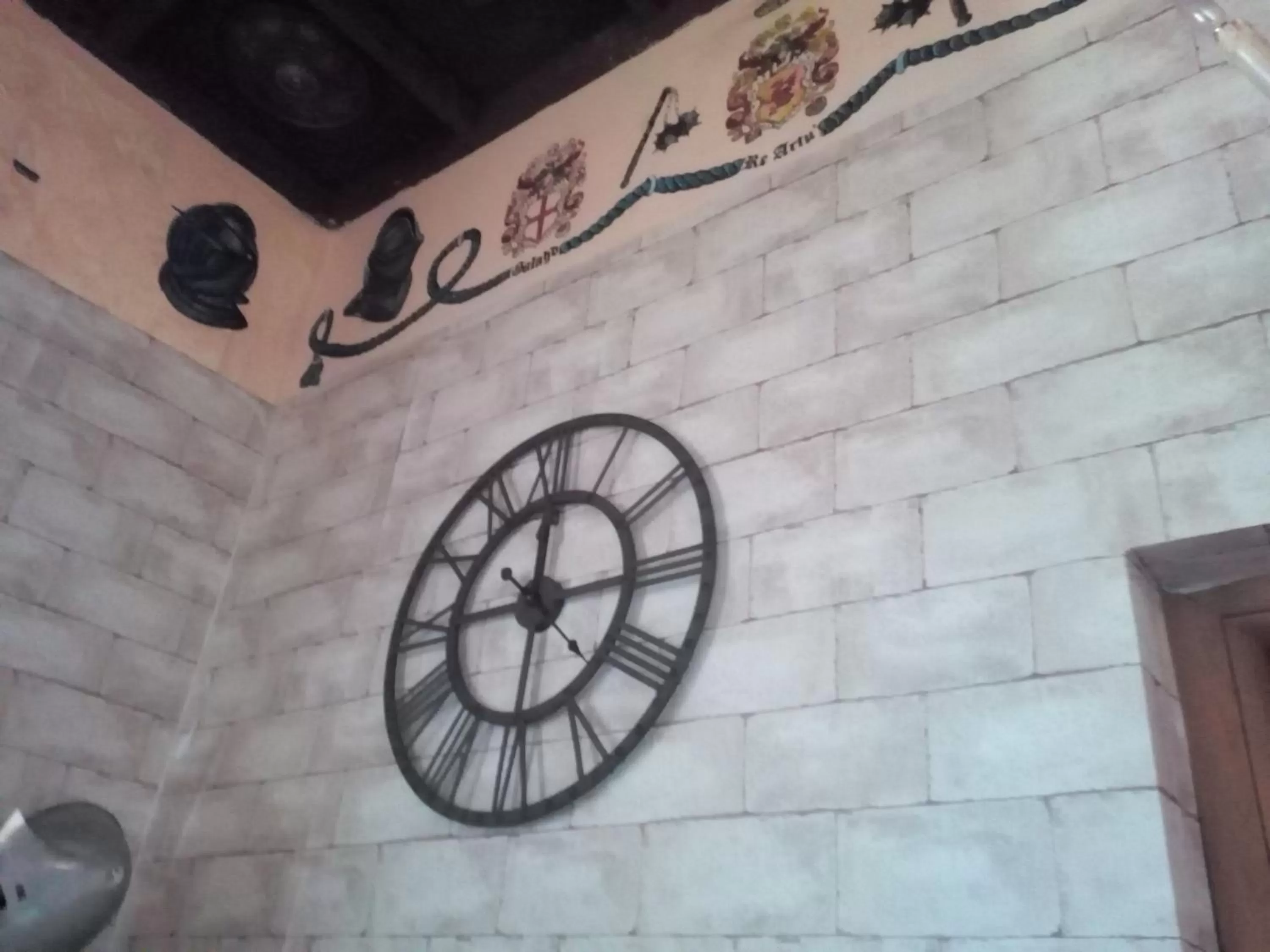 Communal lounge/ TV room in B&B Camelot