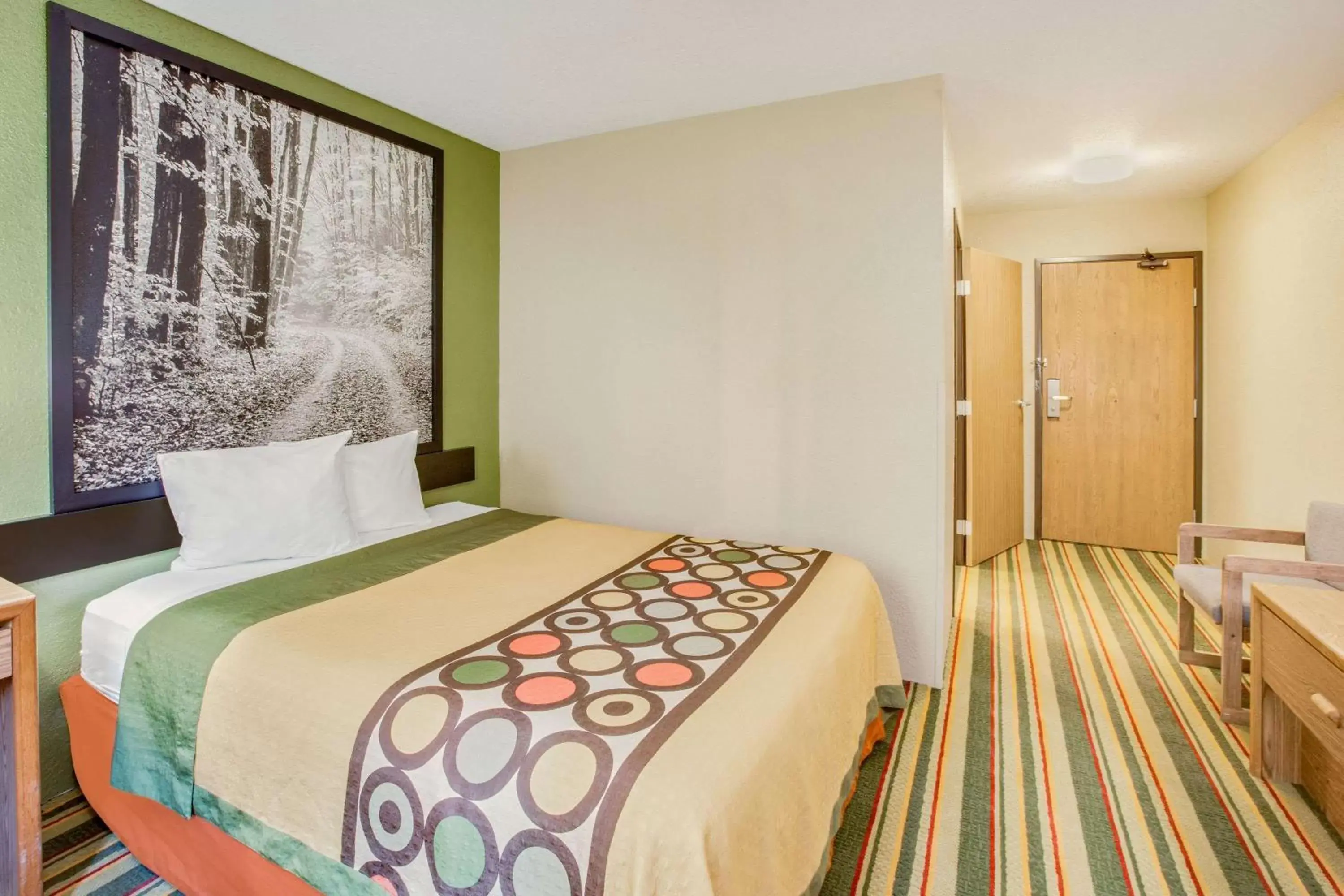 Queen Room - Mobility Access/Non-Smoking in Super 8 by Wyndham Grayling Queen Room - Mobility Access/Non-Smoking in Super 8 by Wyndham Grayling