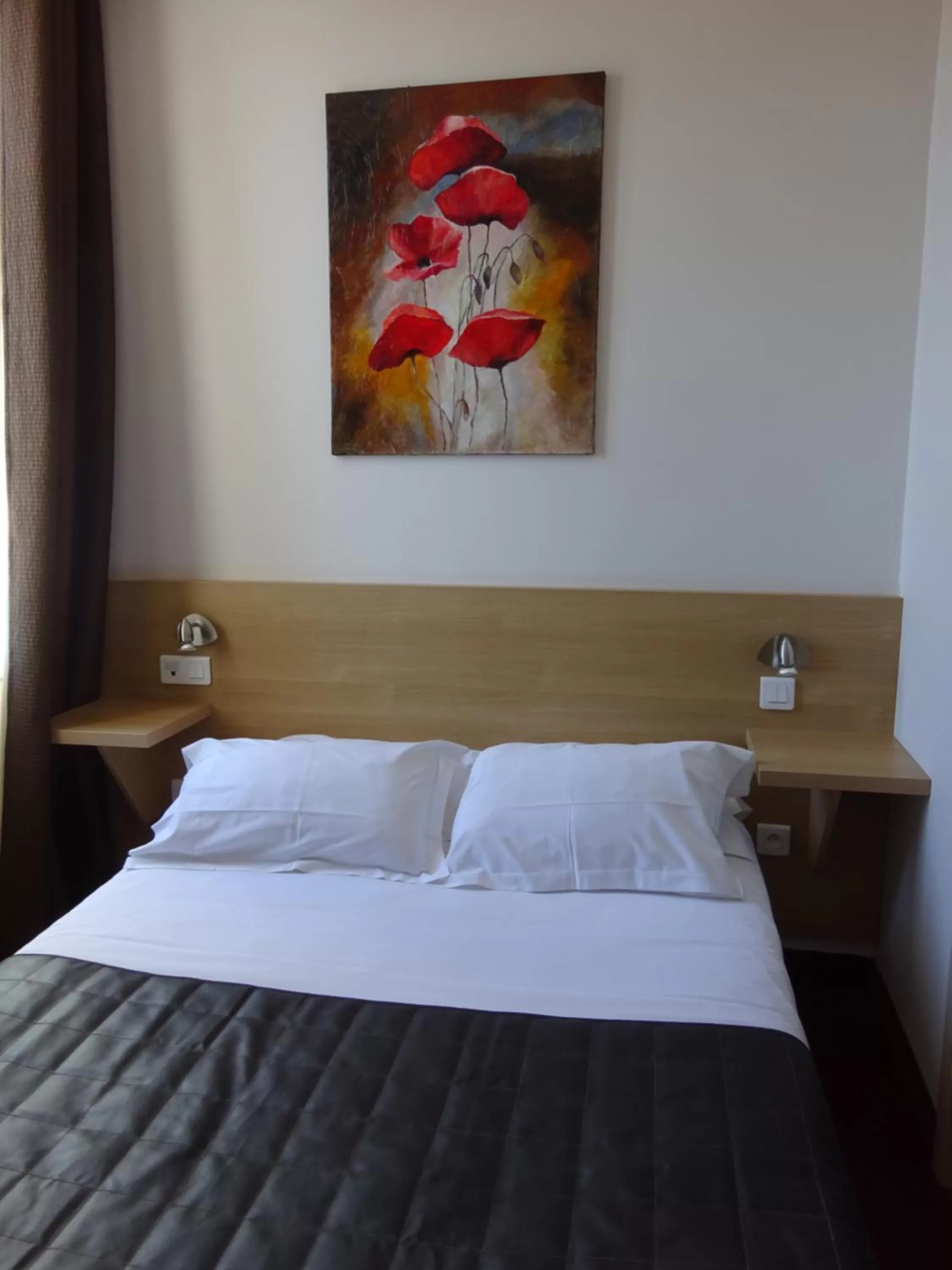 Decorative detail, Bed in Hotel Restaurant Le Castel Fleuri