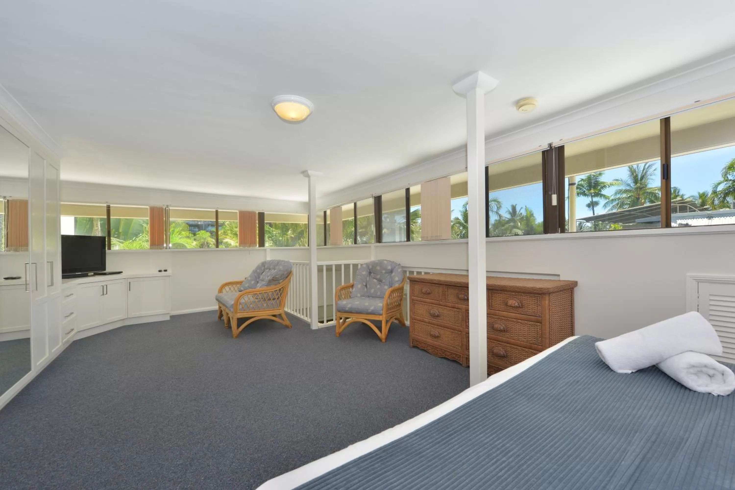 Living room in Driftwood Mantaray - Official Onsite Reception and Check In