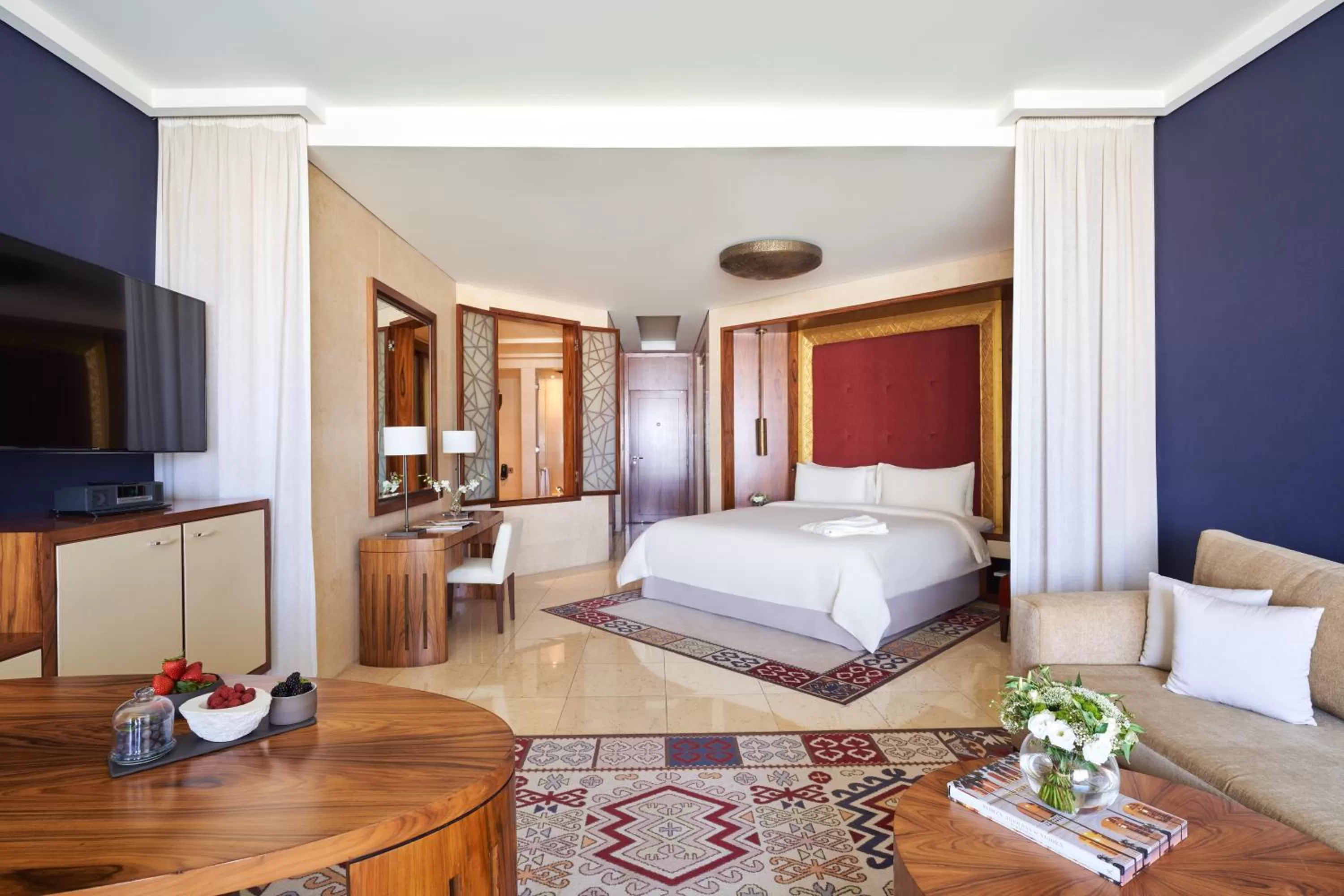 Photo of the whole room, Bed in Raffles Dubai