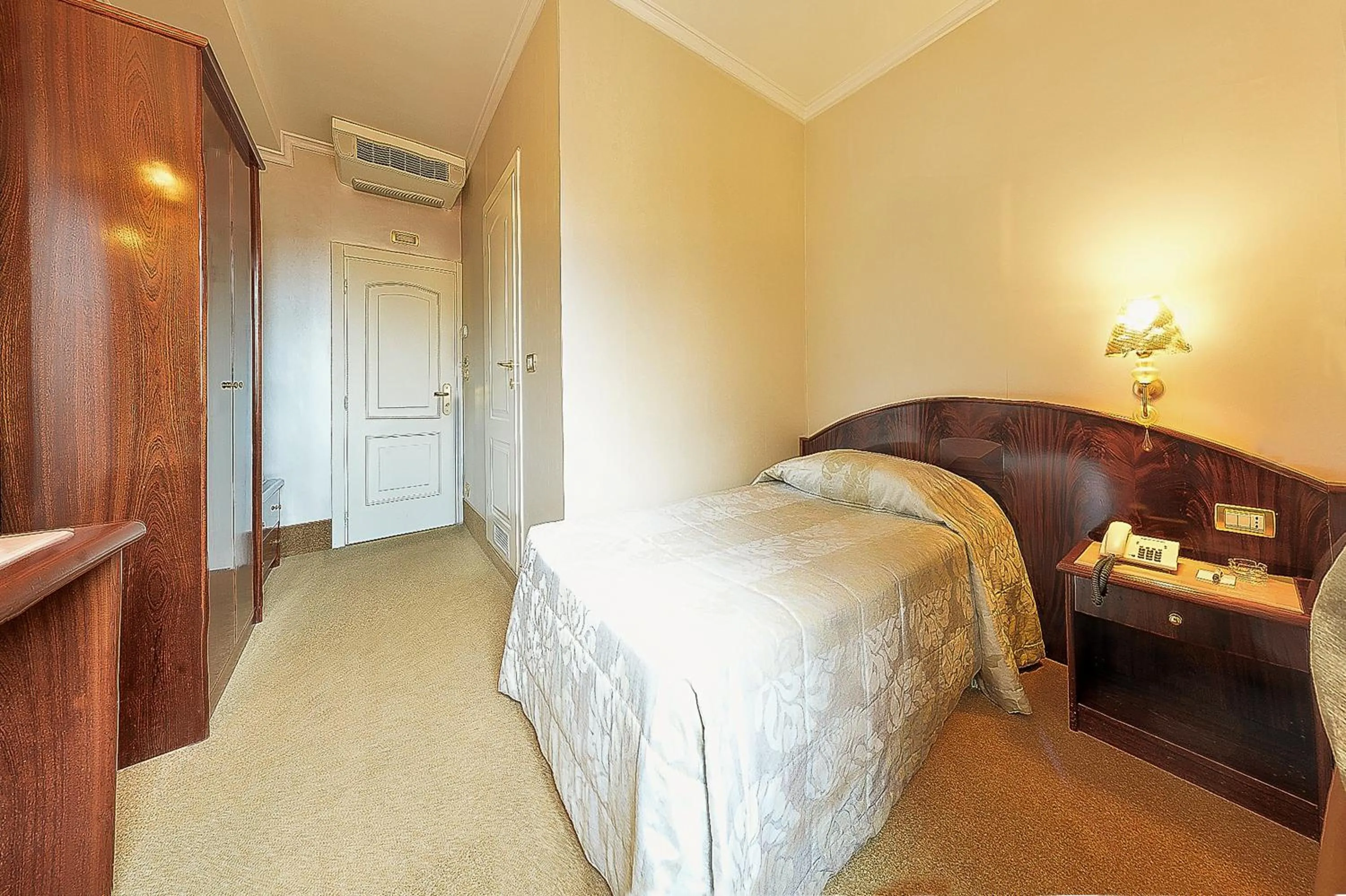Photo of the whole room, Bed in Zanhotel Tre Vecchi