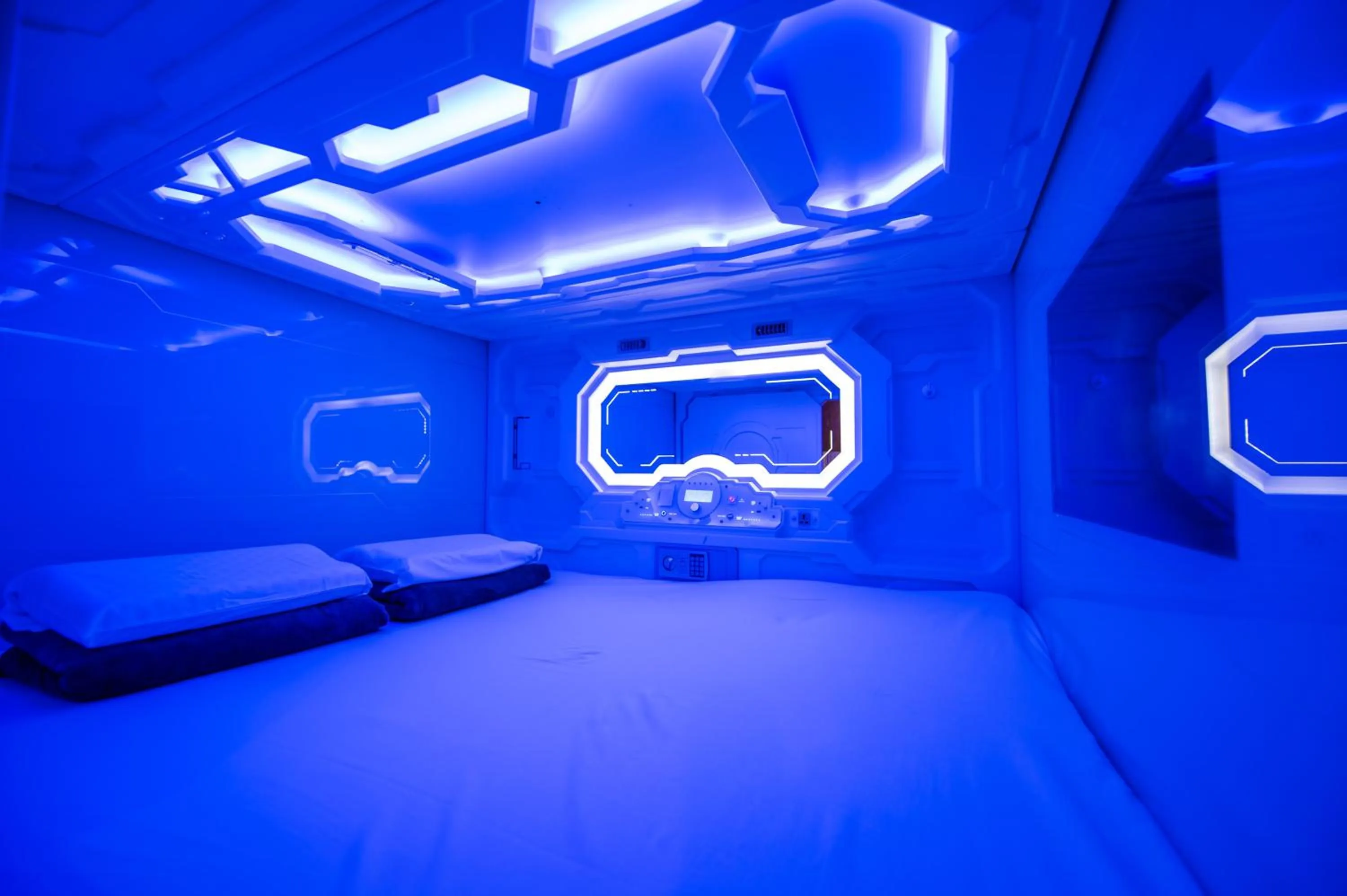 Bed in Space Q Capsule Hotel