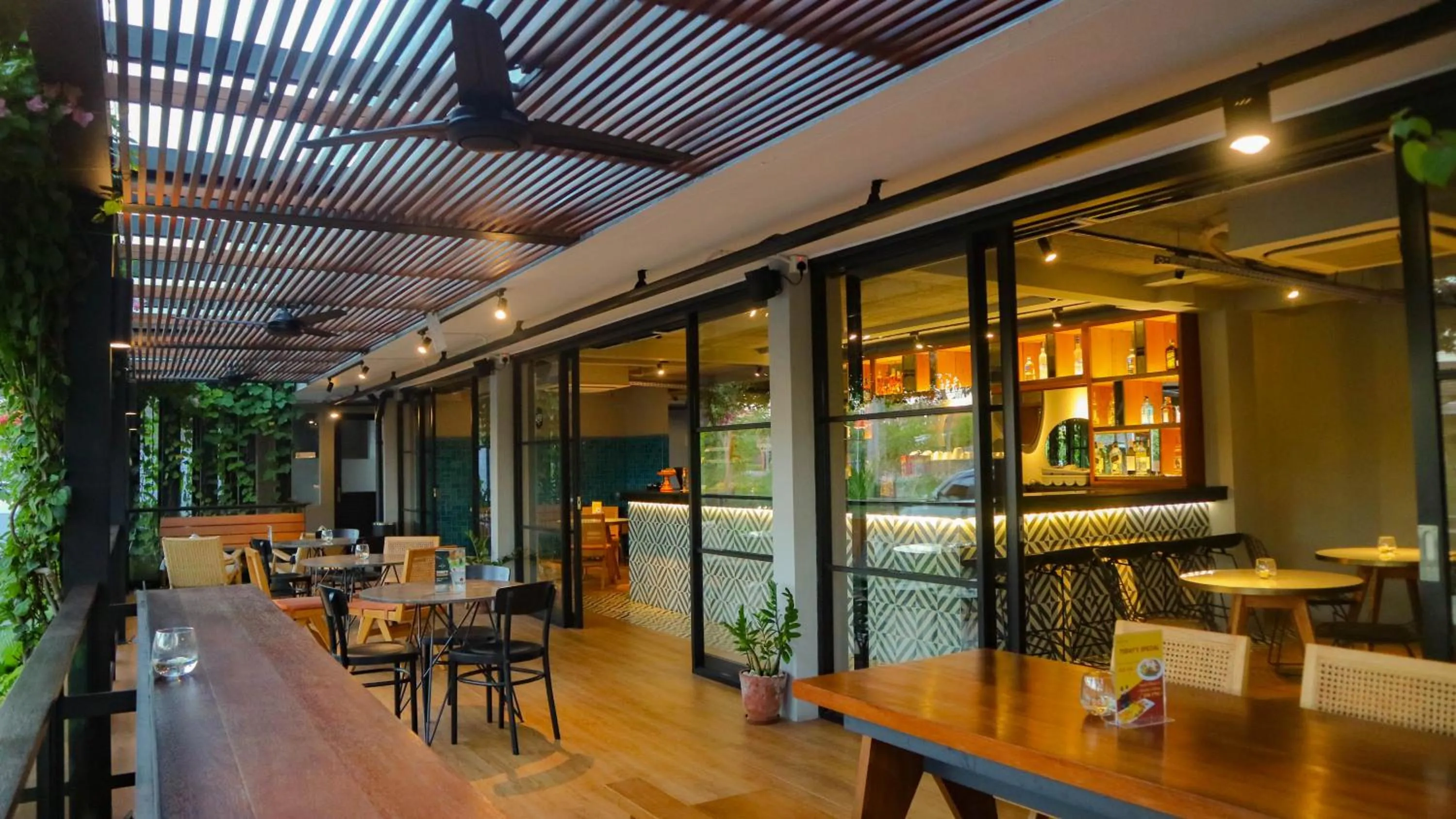 Restaurant/places to eat in Abia Villa Legian