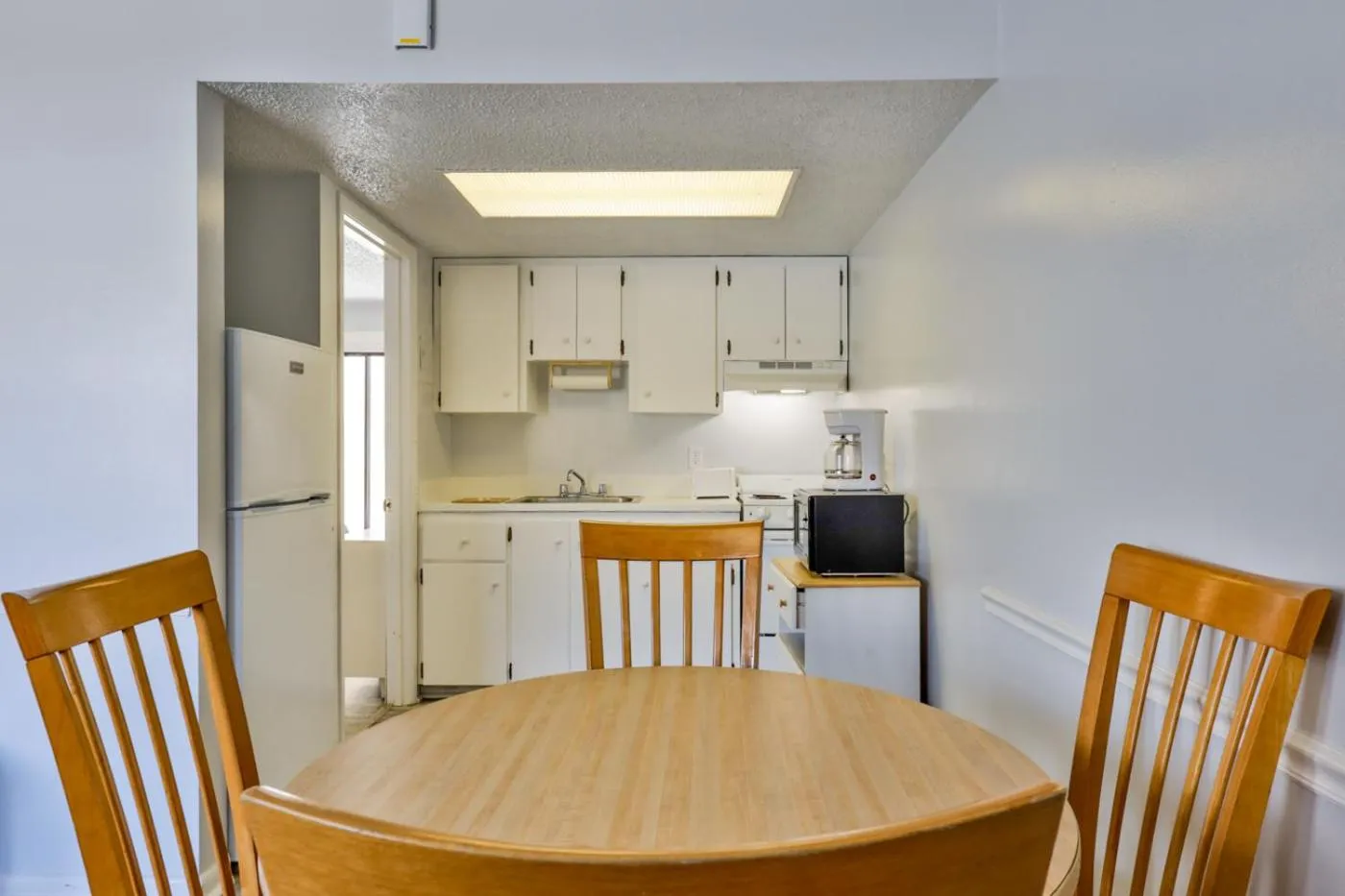 Kitchen or kitchenette in Coastal Waters