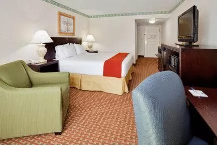 Photo of the whole room, Bed in Holiday Inn Express Hotel & Suites Easton by IHG