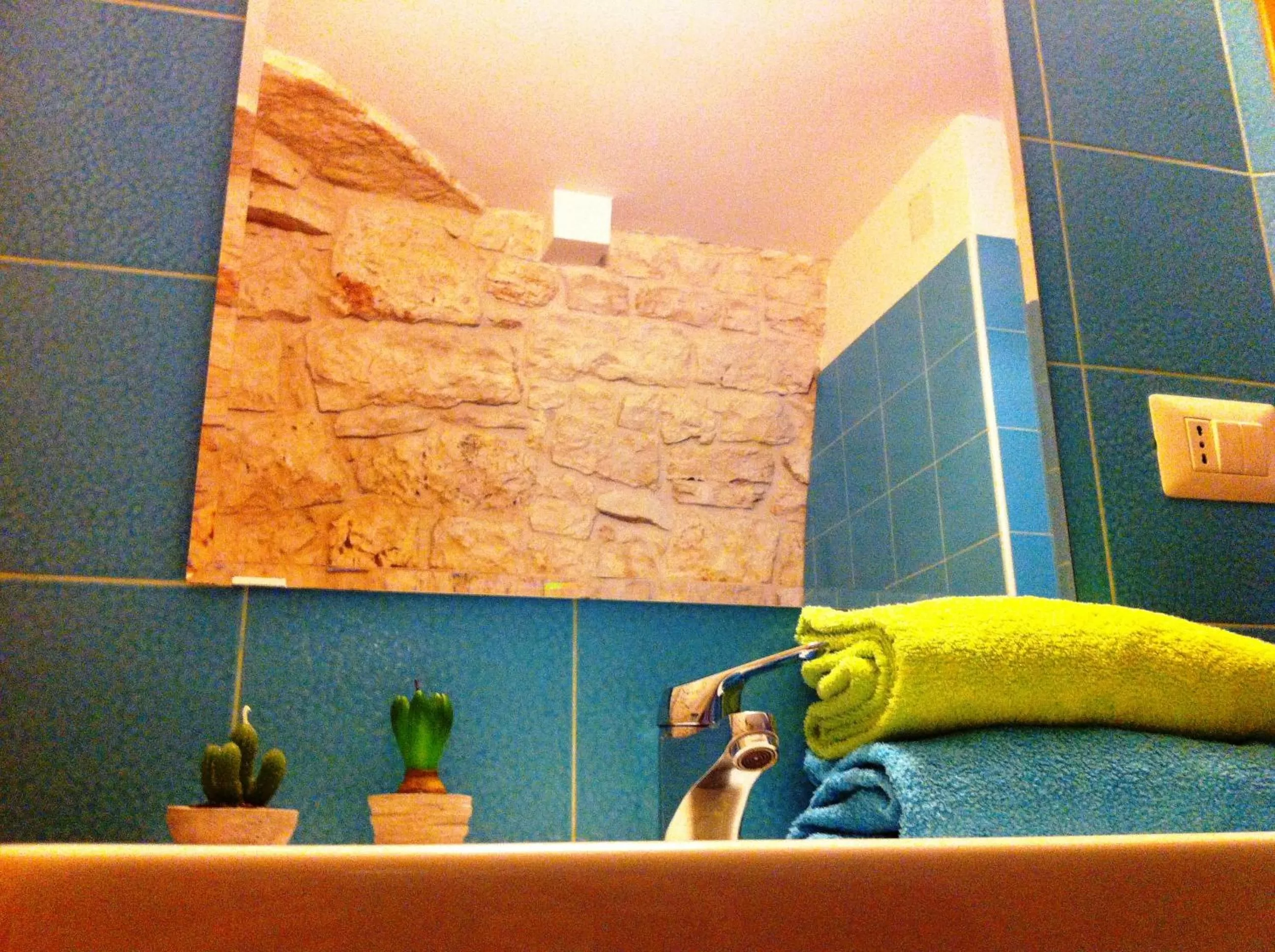 Bathroom, Bed in La Rosa Blu 2