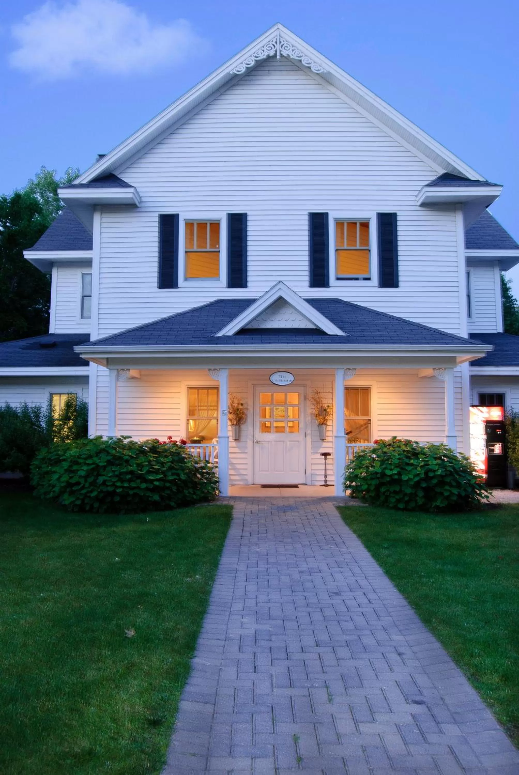 Property building in Eagle Harbor Inn