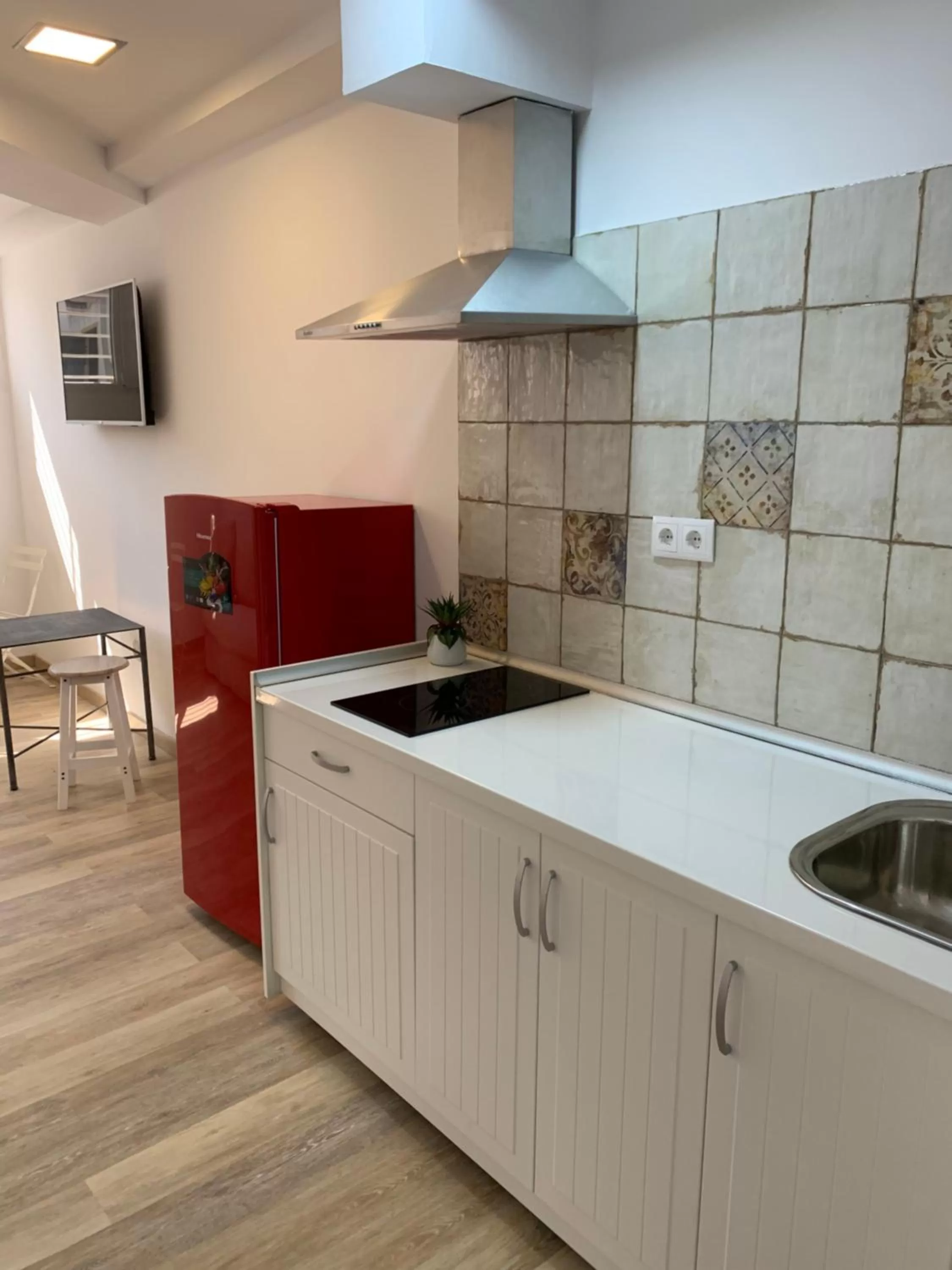 Kitchen/Kitchenette in HOTEL apartamentos SEVEN ROOMS