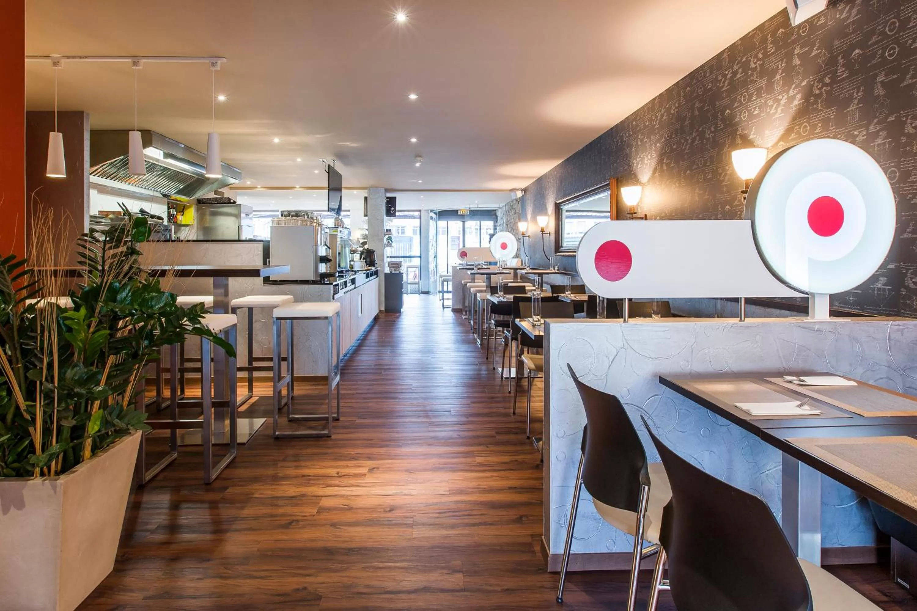 Restaurant/places to eat in Hotel Amaris