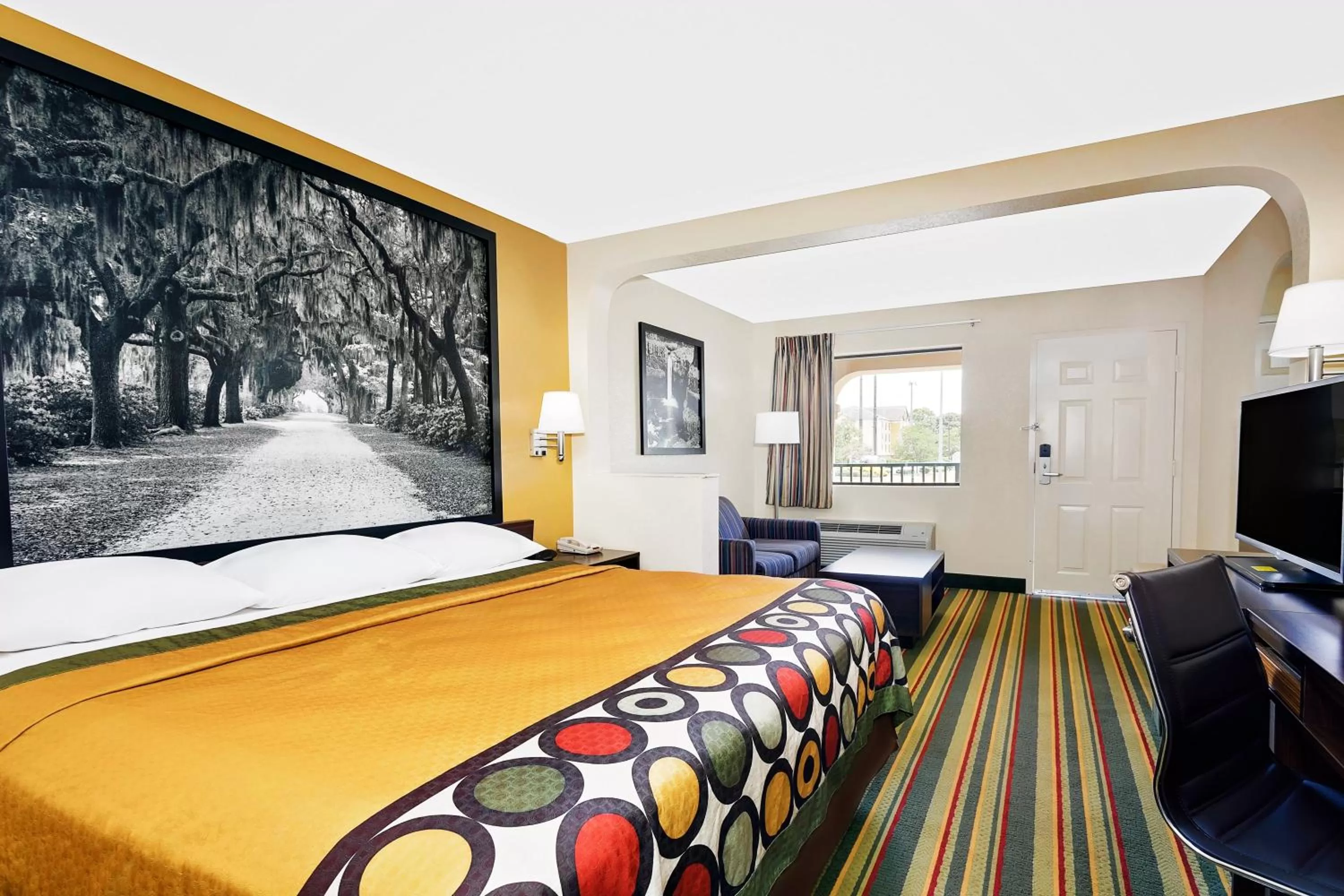 Bed in Super 8 by Wyndham Byron/South Macon