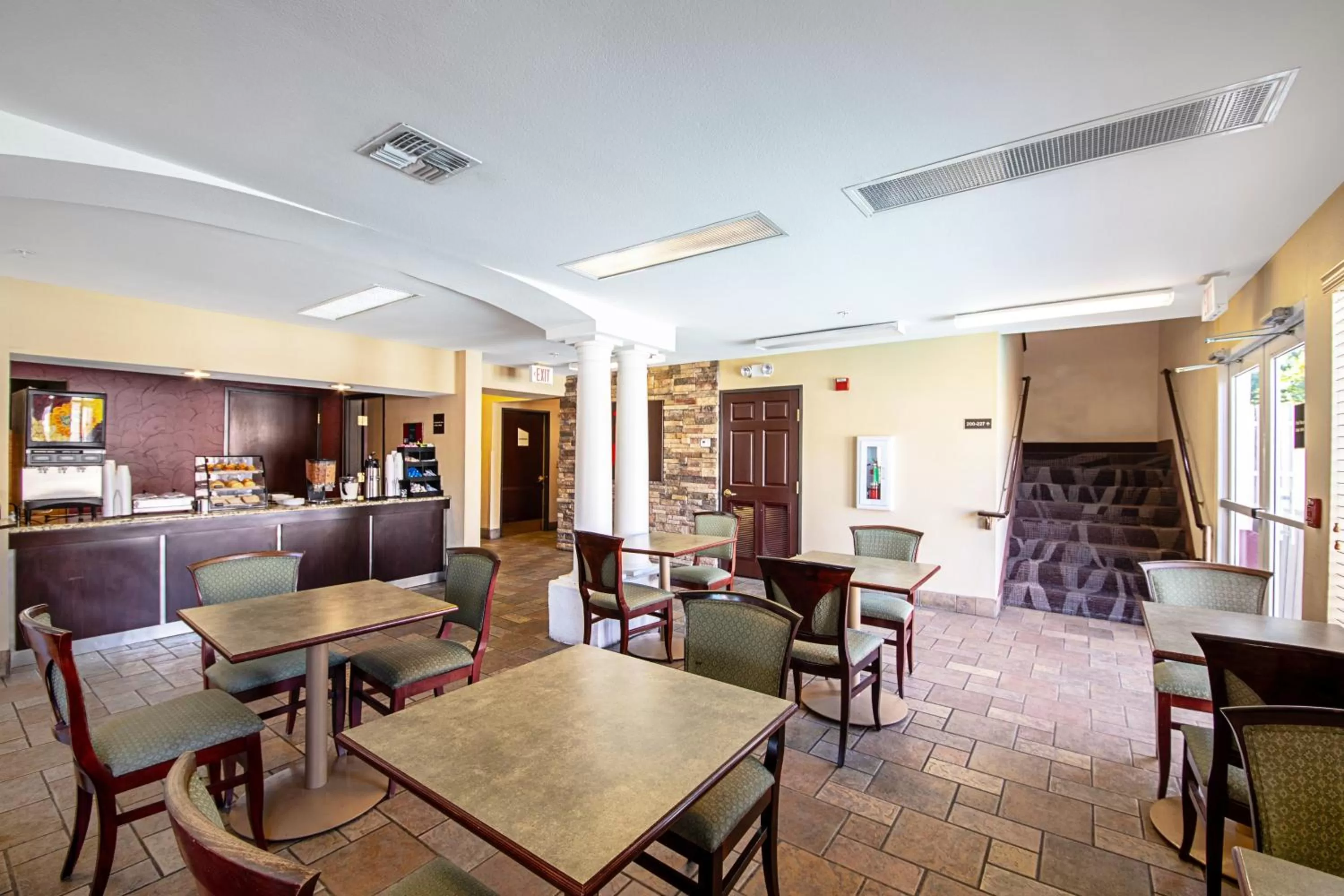 Restaurant/places to eat in Red Roof Inn San Marcos