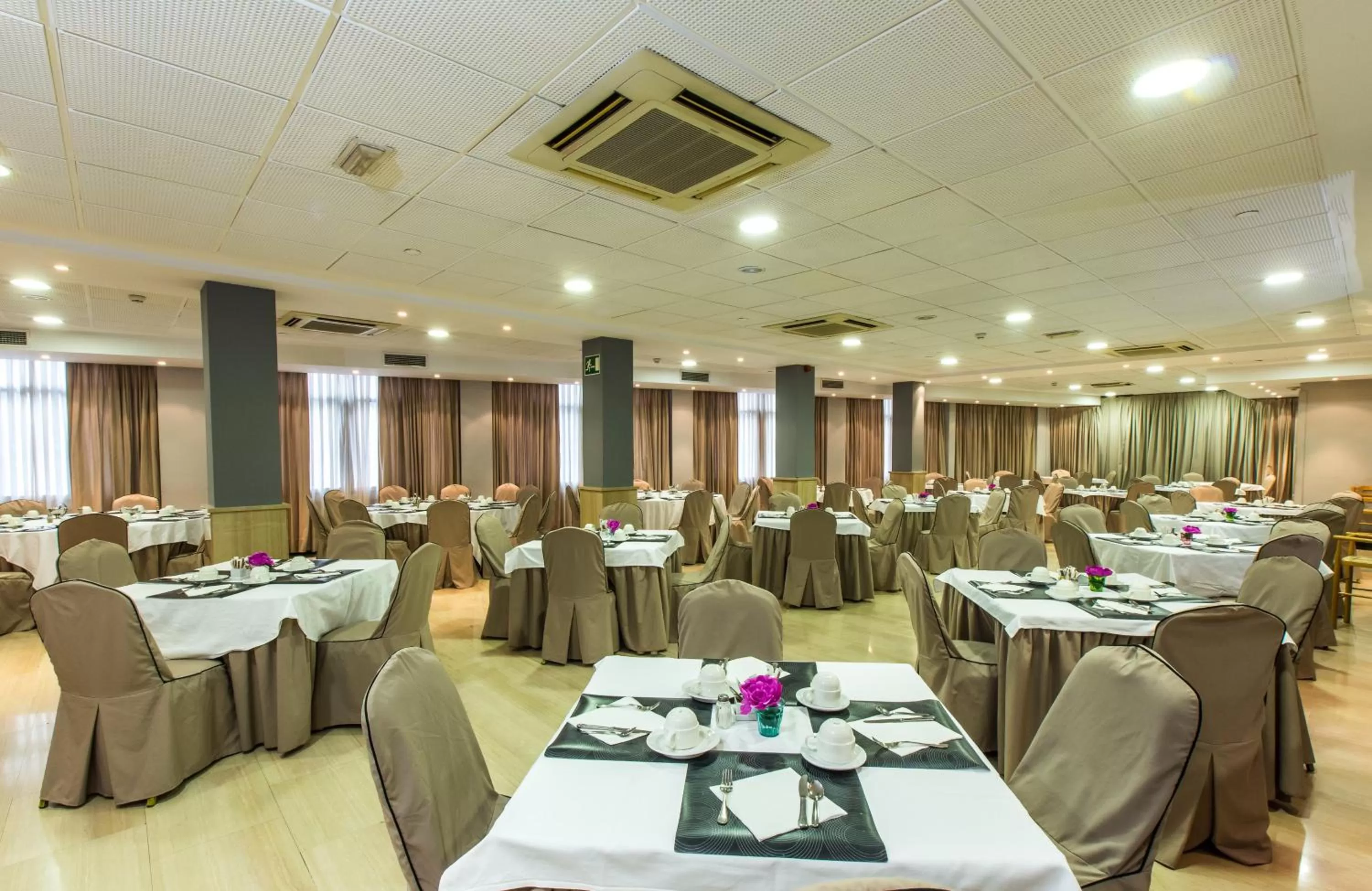 Breakfast in Leonardo Hotel Granada