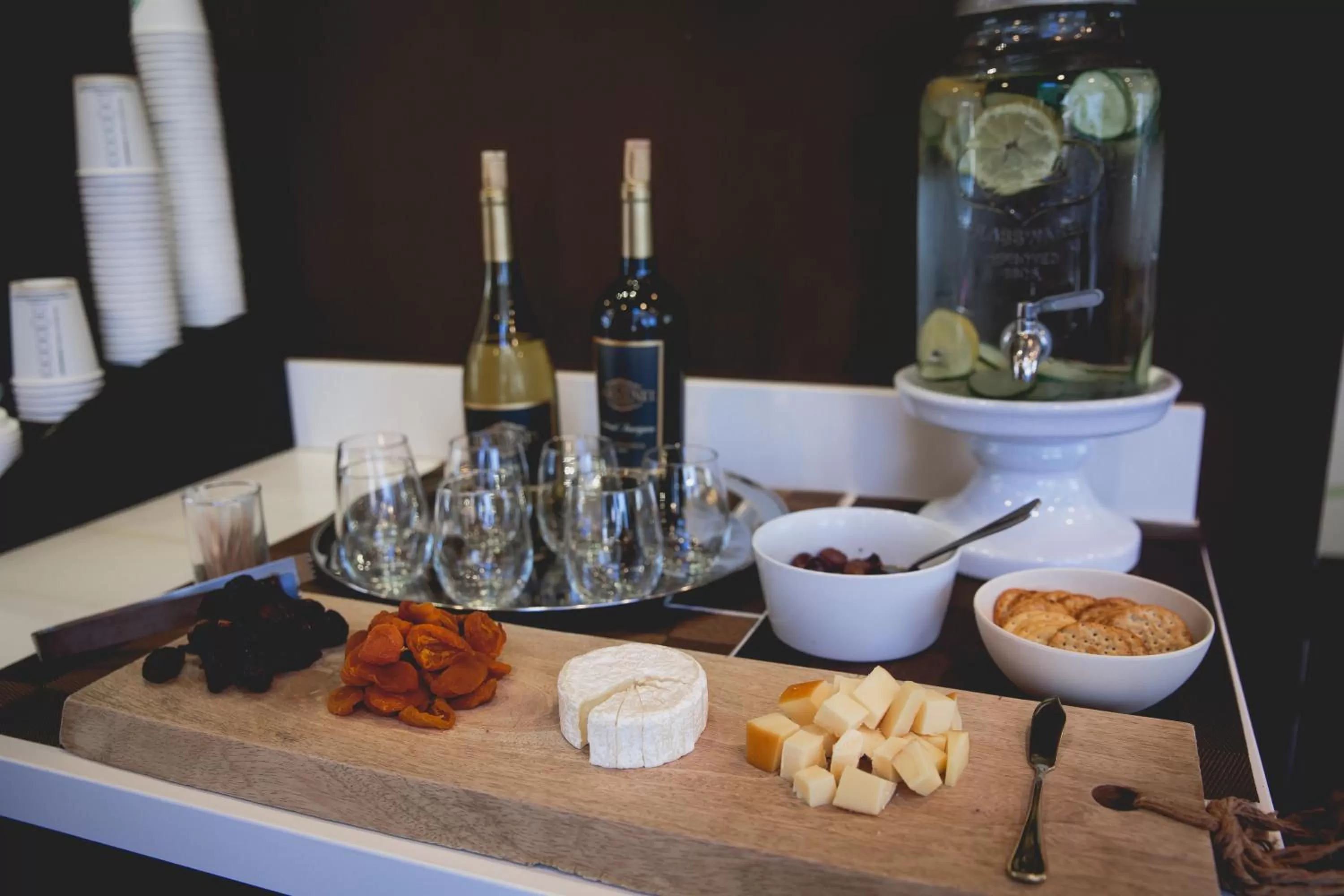 Food and drinks in Menlo Park Inn