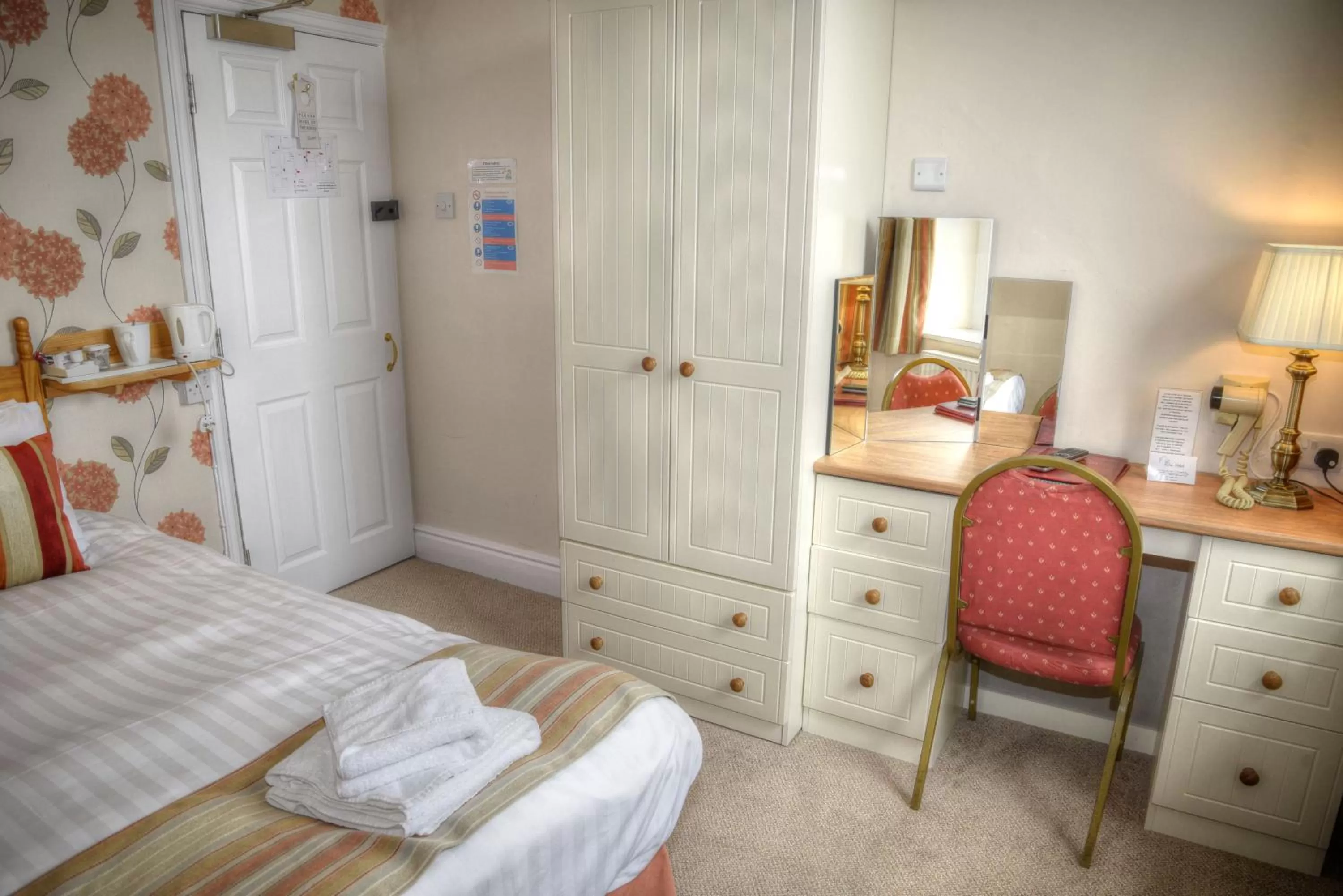 Bedroom, Bed in Lion Hotel & Studio Apartments