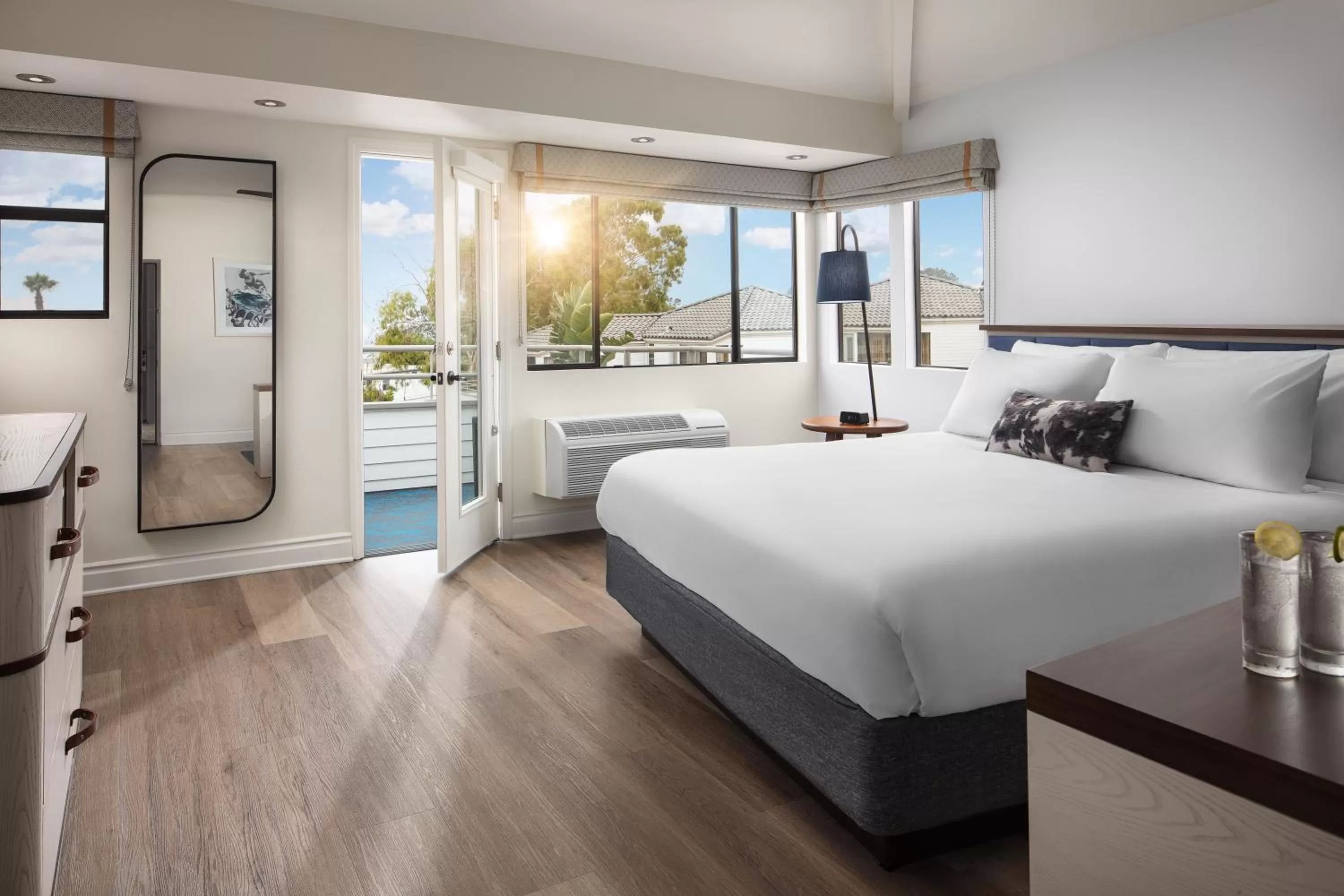 Photo of the whole room, Bed in Hotel Indigo San Diego Del Mar by IHG