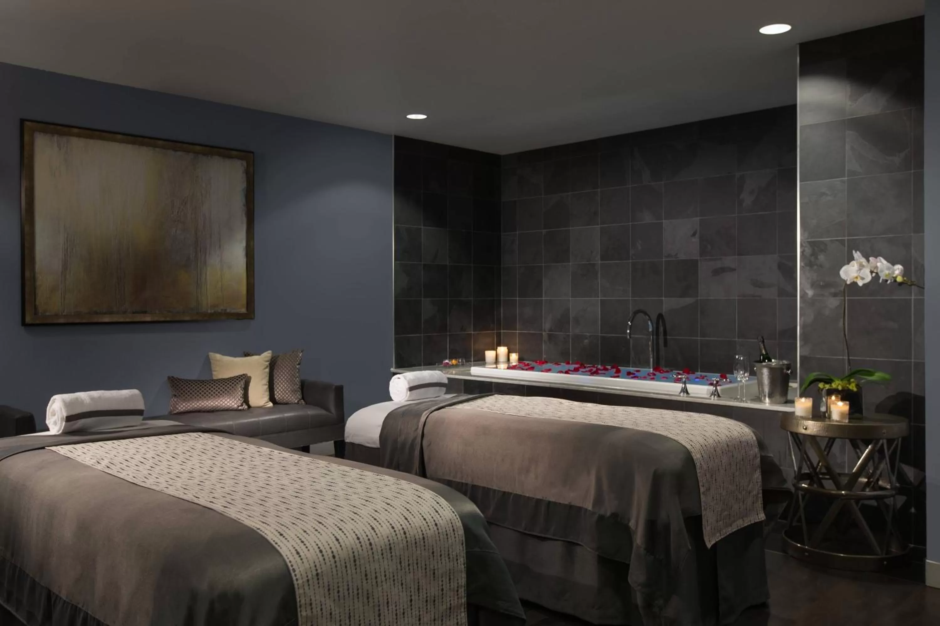 Spa and wellness centre/facilities, Bed in JW Marriott Chicago