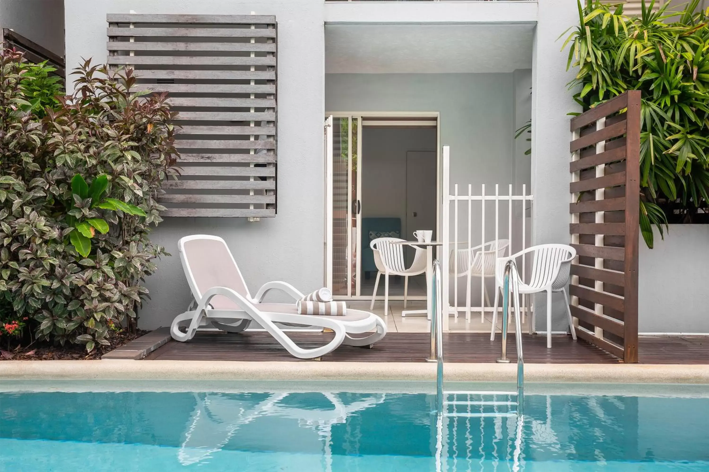 Spa Swim Out Hotel Room in Mantra Aqueous on Port Spa Swim Out Hotel Room in Mantra Aqueous on Port