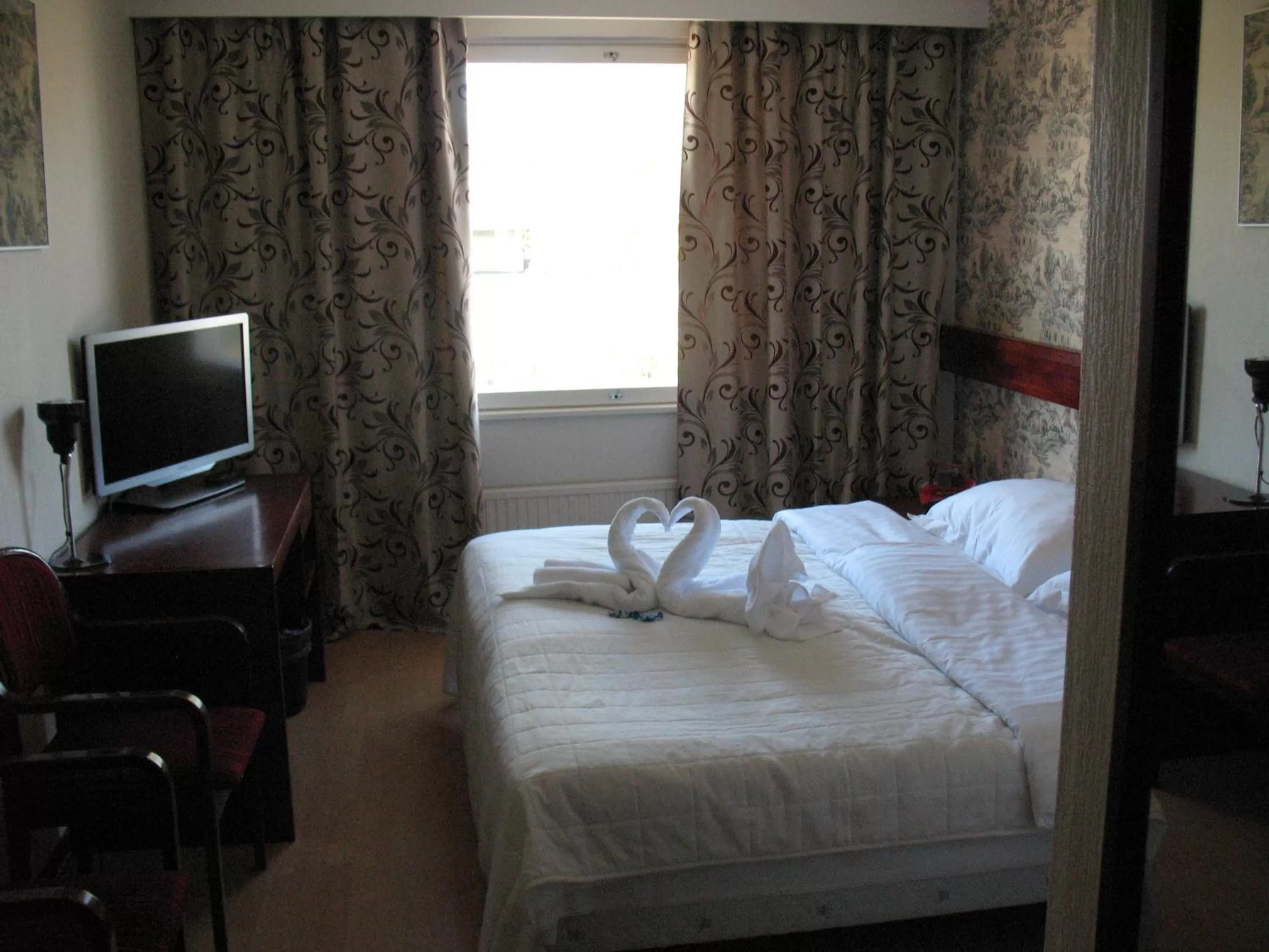 Day, Bed in Hotel Kemijärvi