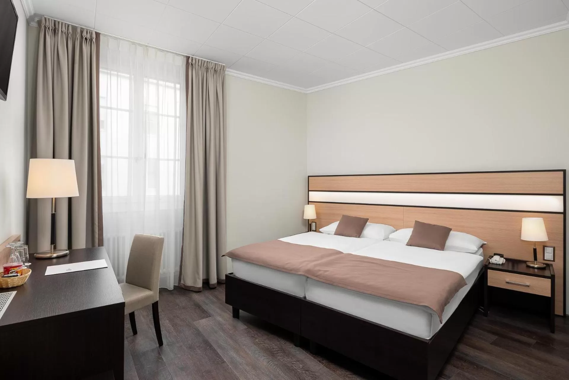 Photo of the whole room in Hôtel des Alpes