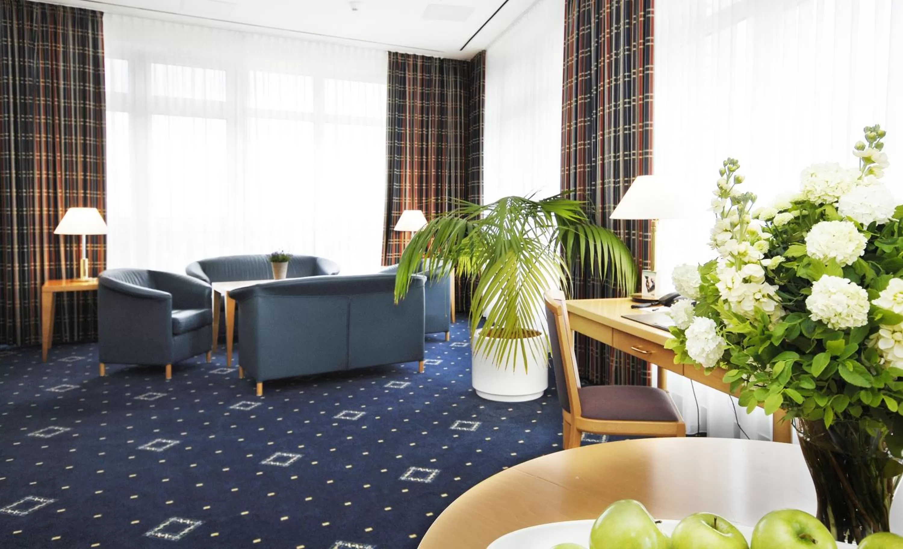 Living room in Holiday Inn Hamburg, an IHG Hotel