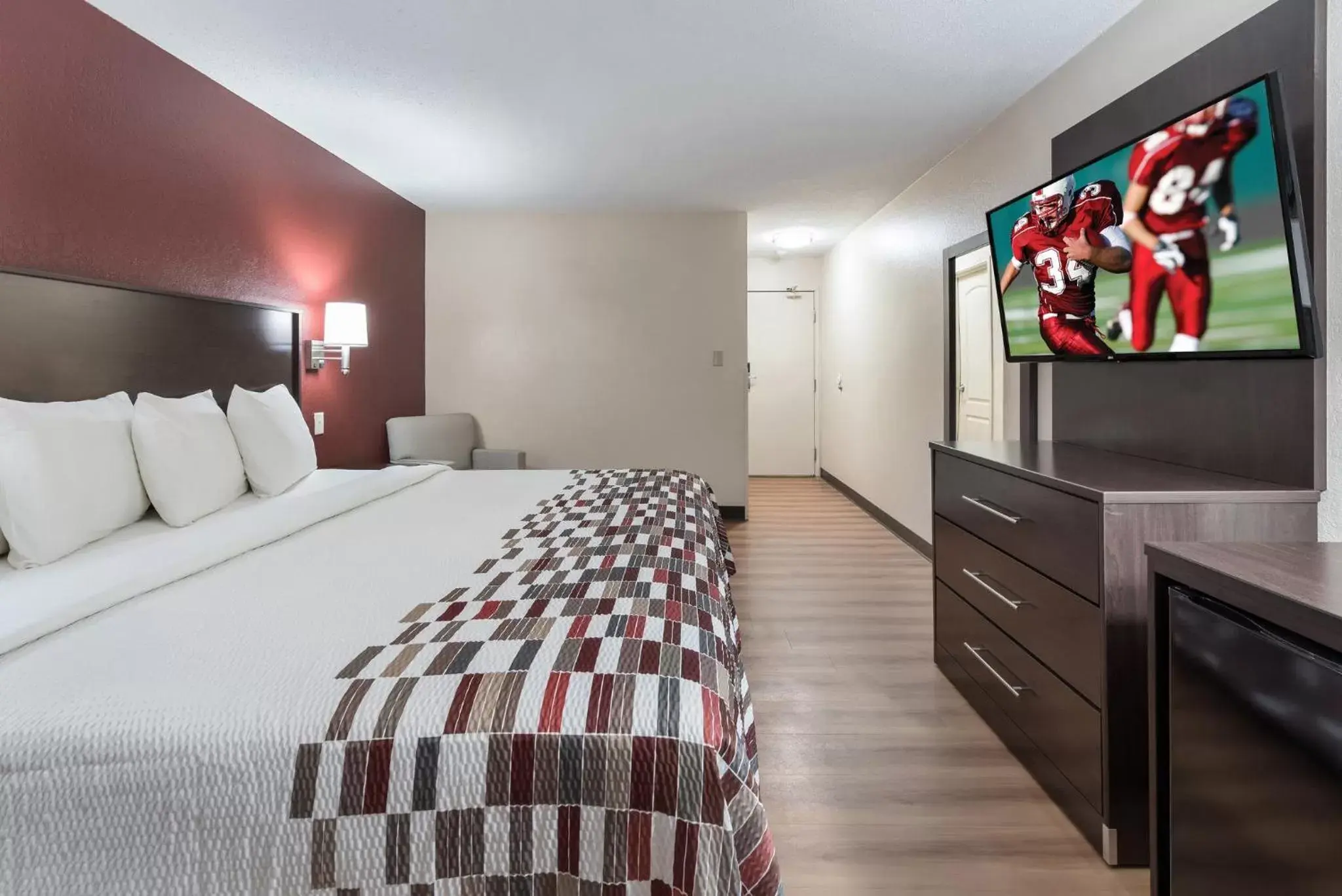 Superior King Room Smoking in Red Roof Inn Dillon, SC Superior King Room Smoking in Red Roof Inn Dillon, SC