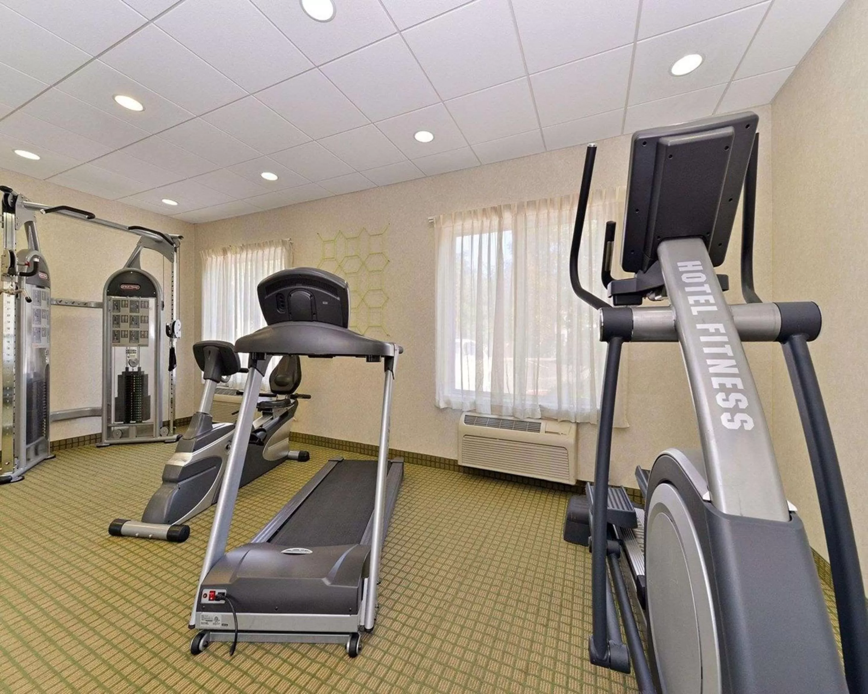 Fitness centre/facilities in Quality Suites Stratford