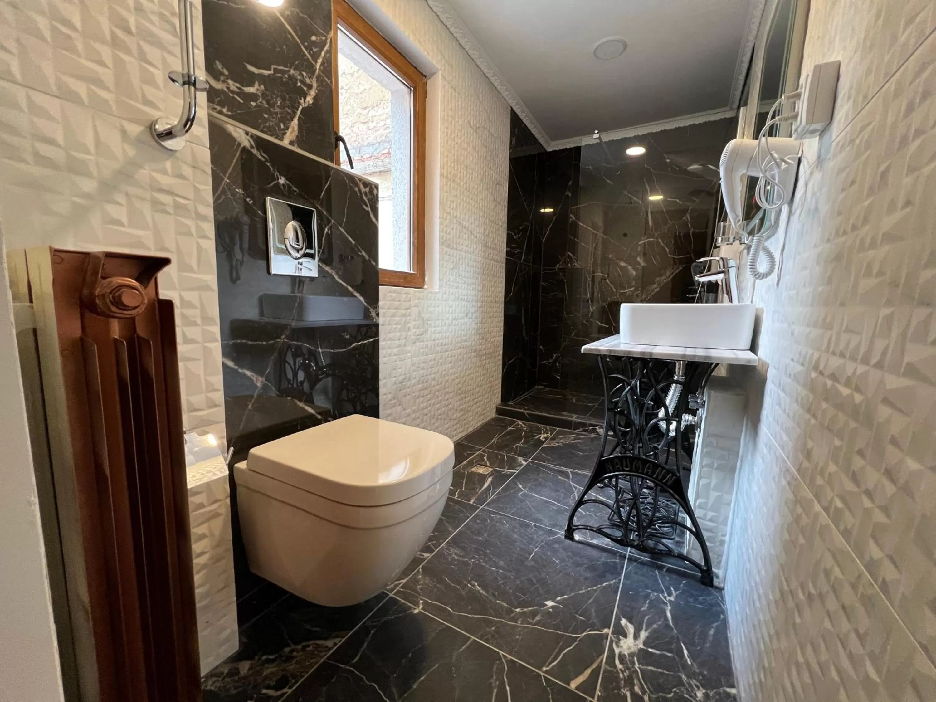 Bathroom in Hotel Boutique Cathedral Plaza Residences room for rent downtown