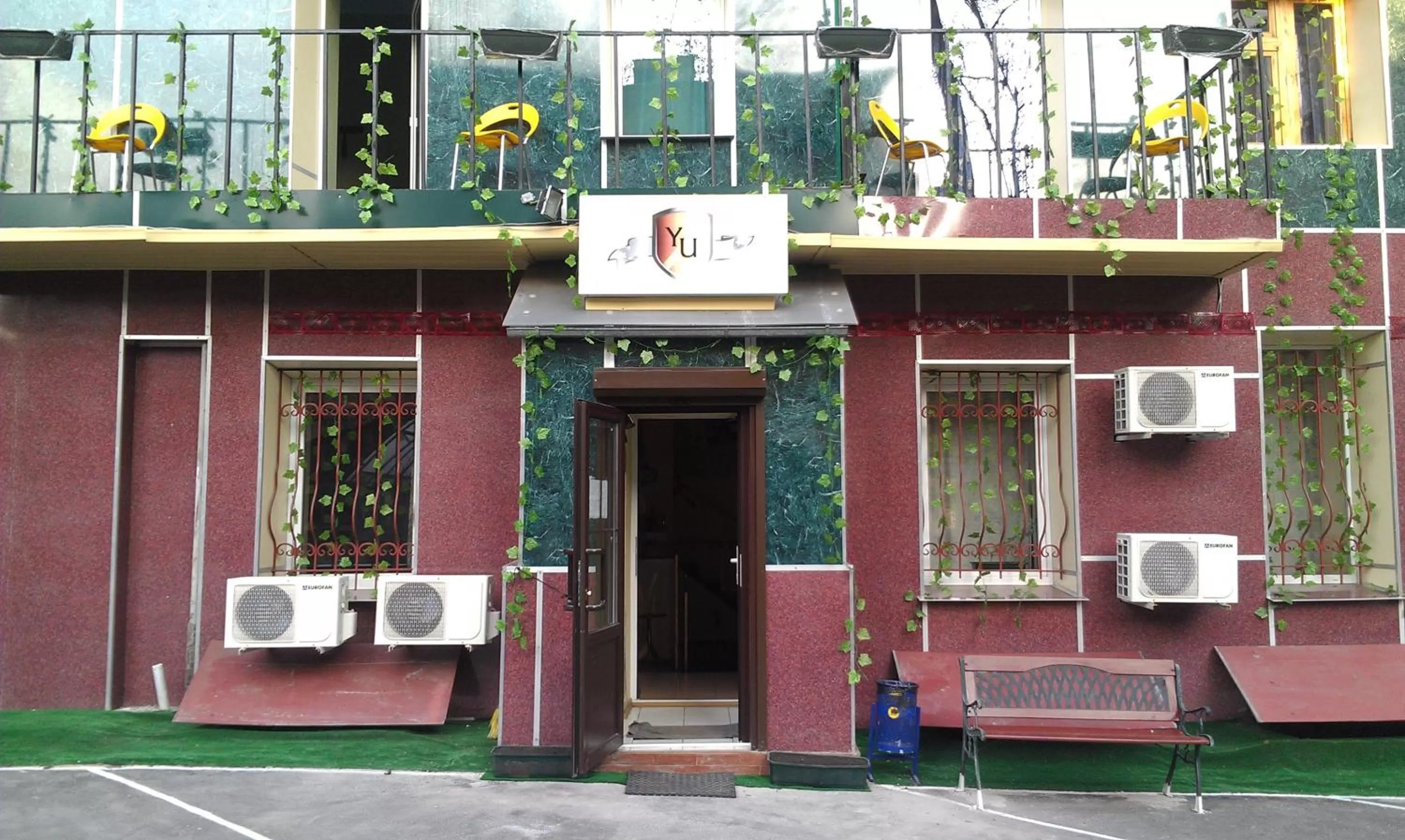 Facade/entrance in Yellowunlimited Hotel