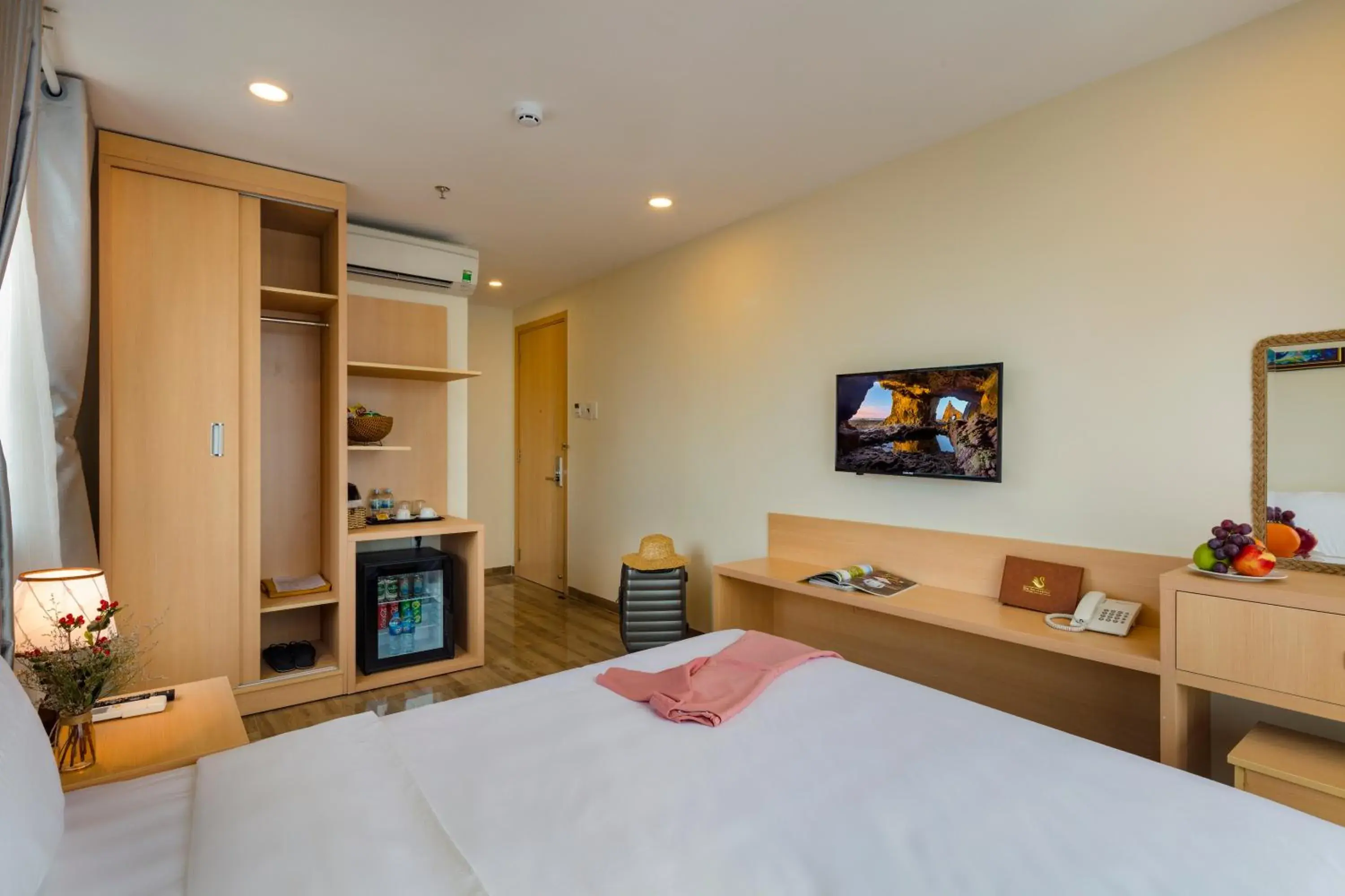 Deluxe Double Room with City View in The Swan Nha Trang Hotel Deluxe Double Room with City View in The Swan Nha Trang Hotel