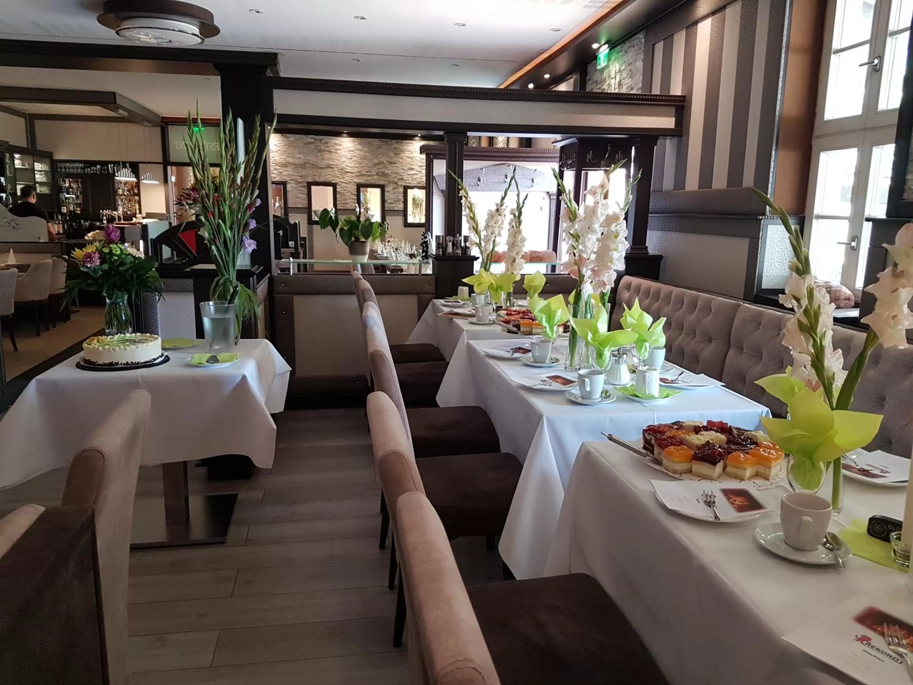 Restaurant/places to eat in Hotel Zum Weissen Ross